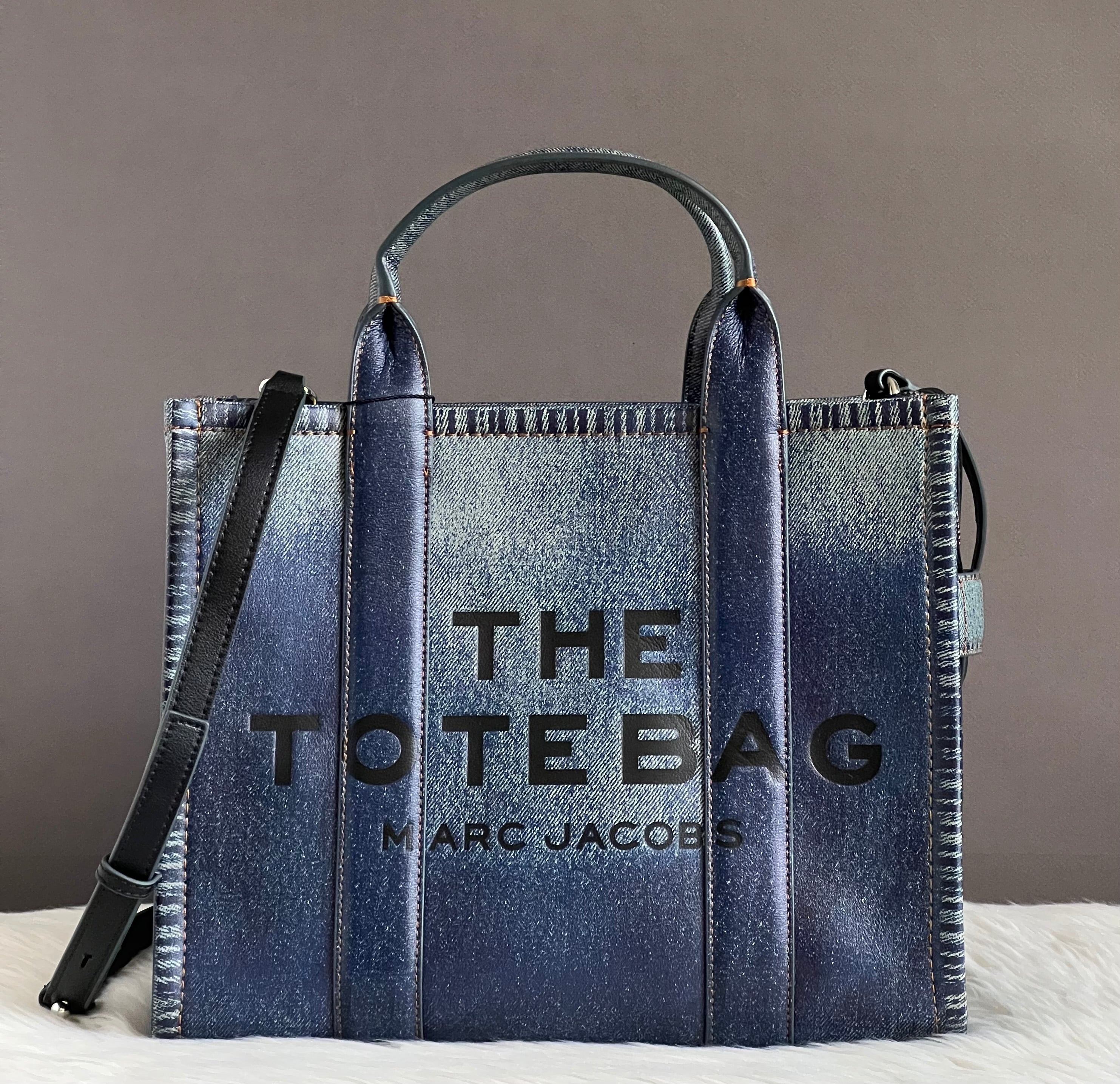 Marc Jacobs The Denim-Printed Leather Medium Tote Bag – Club de Mode