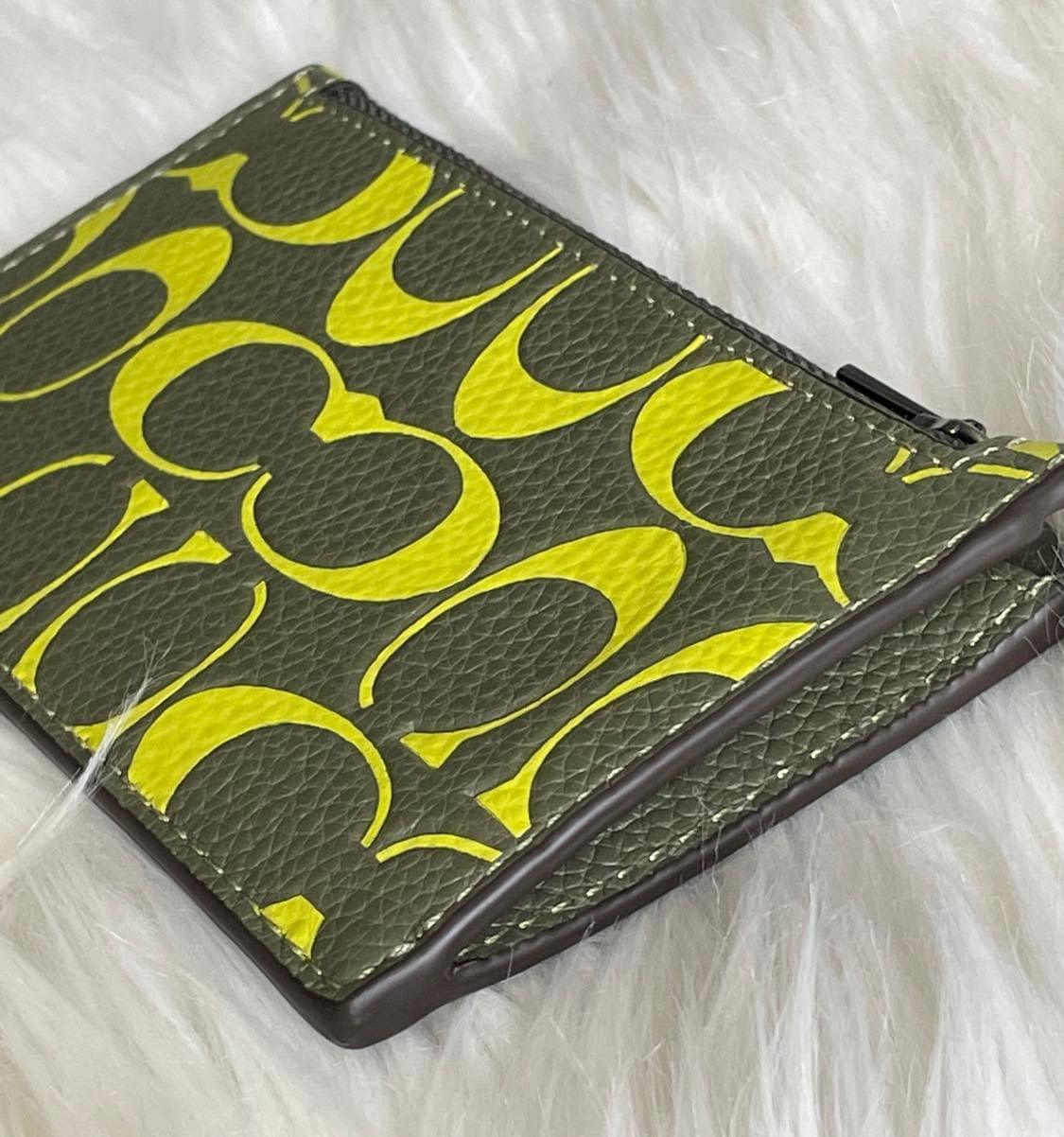 Coach Zip Card Case in Signature Leather