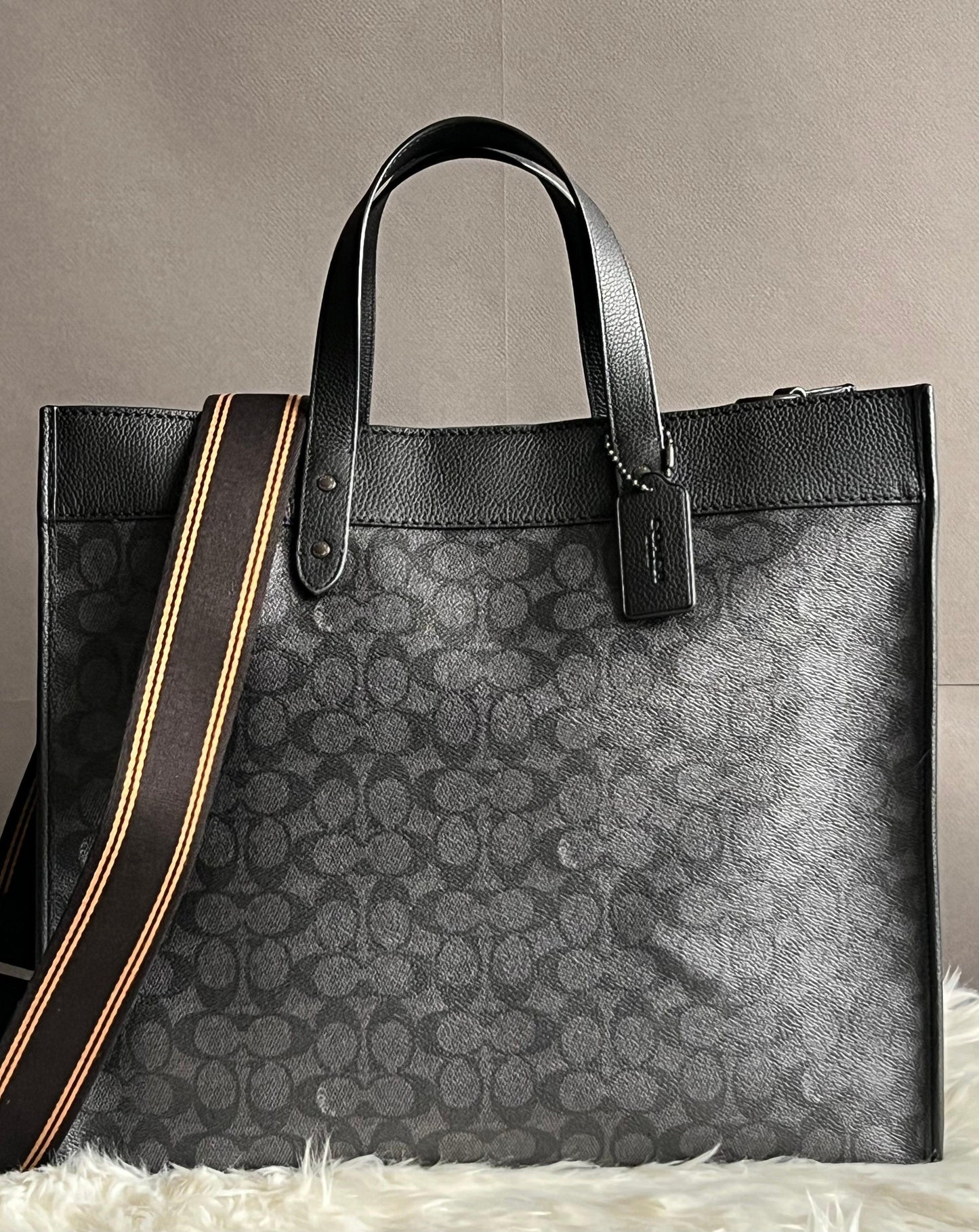 Coach Field Tote 40 in Signature Canvas