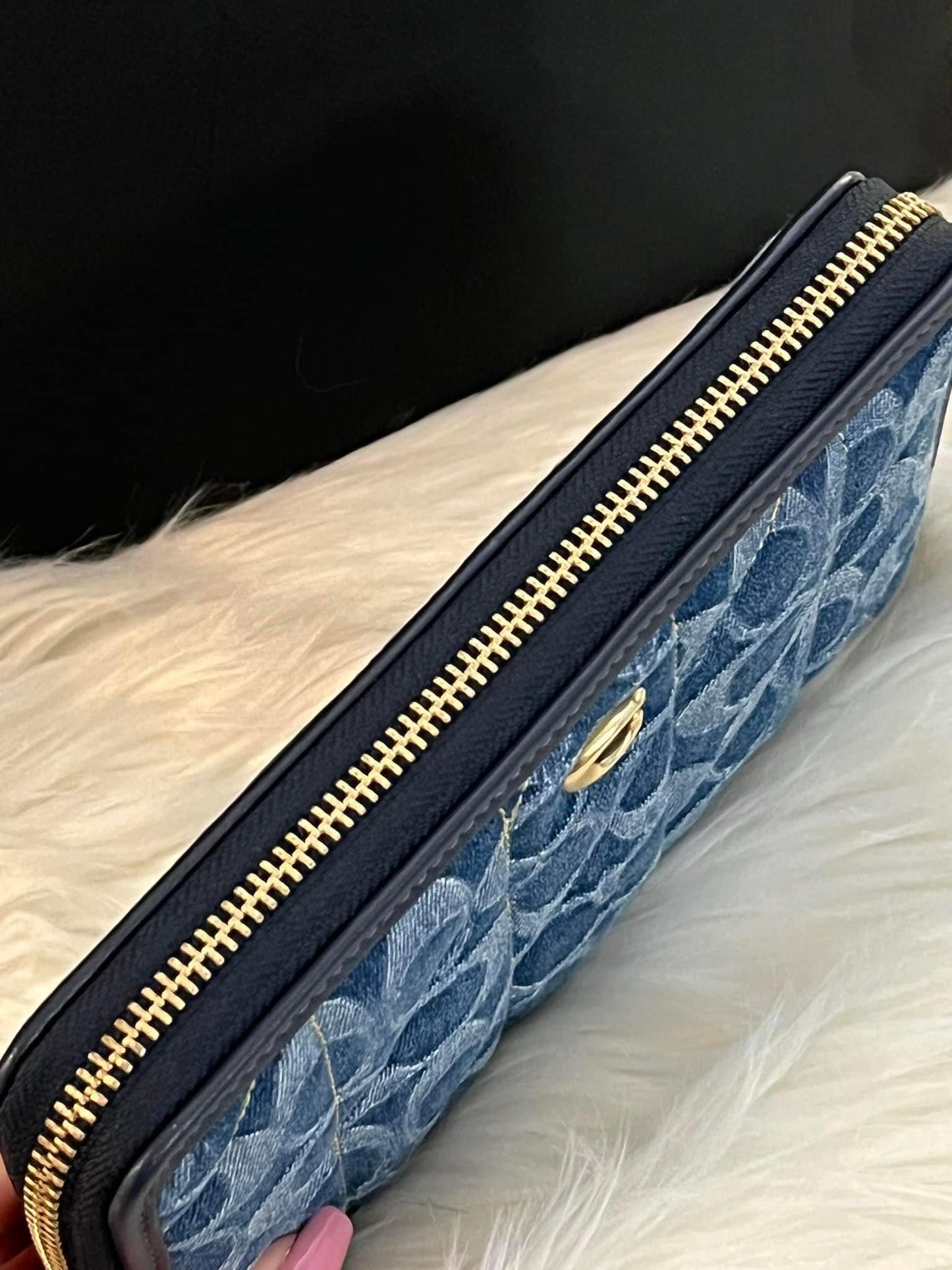 Coach Accordion Zip Wallet In Signature Denim