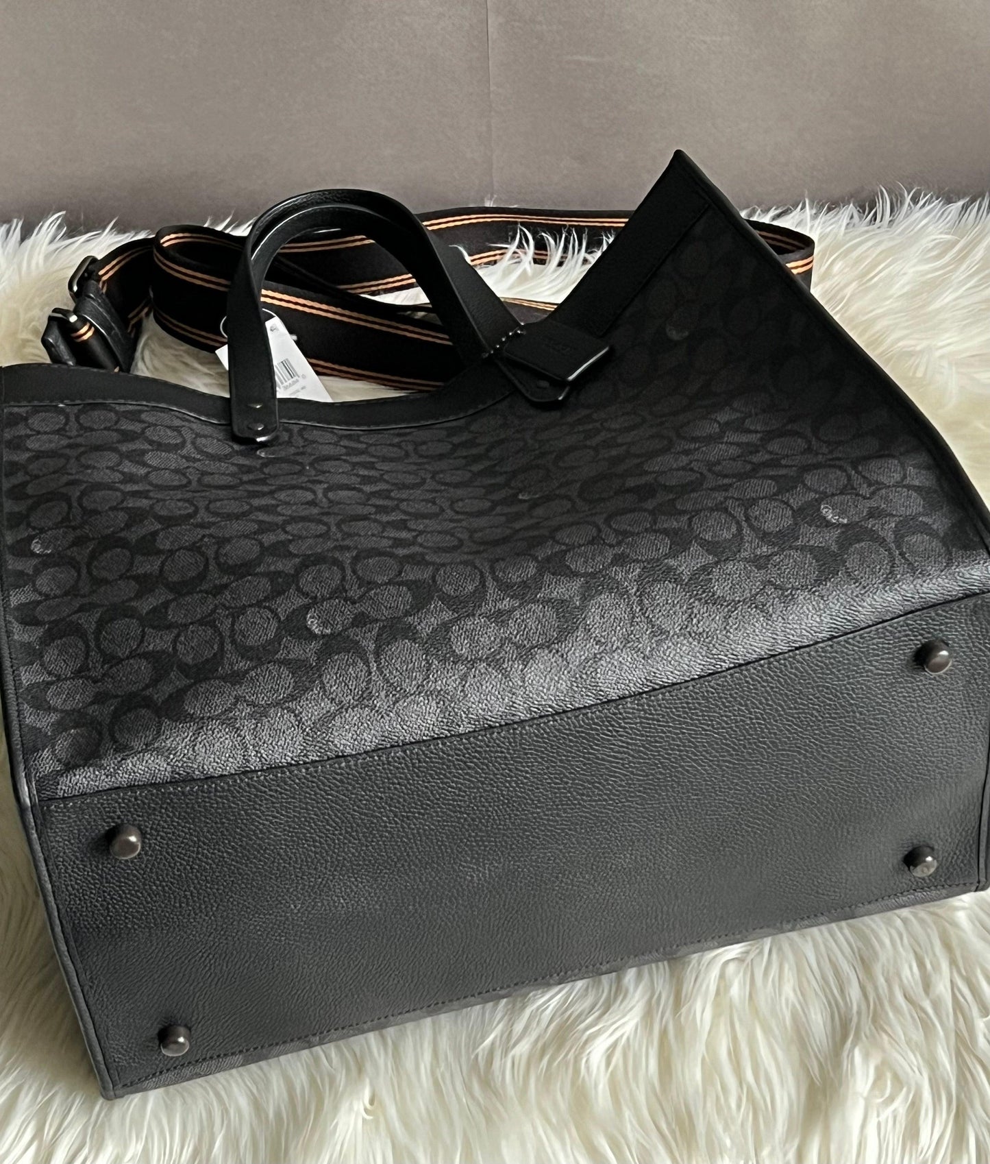 Coach Field Tote 40 in Signature Canvas