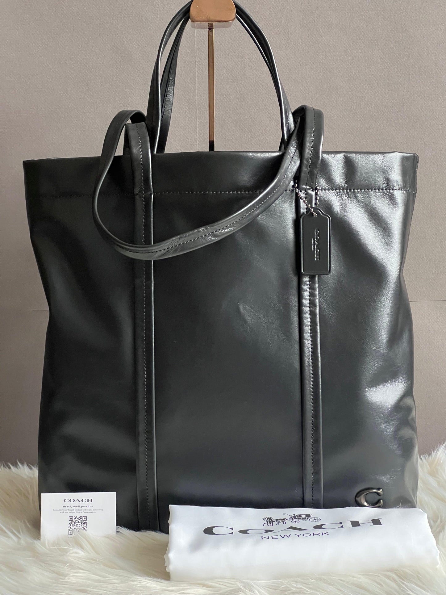 Coach Hall Tote 33