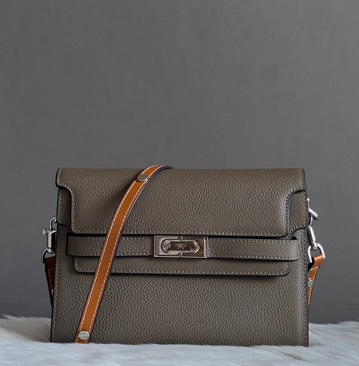 Tory Burch Lee Radziwill Pebbled Shoulder Bag