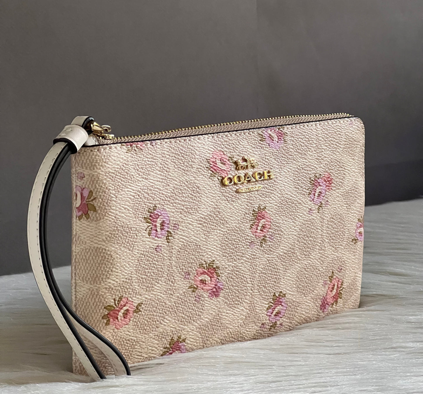 Coach Large Corner Zip In Signature Floral Canvas Wrislet