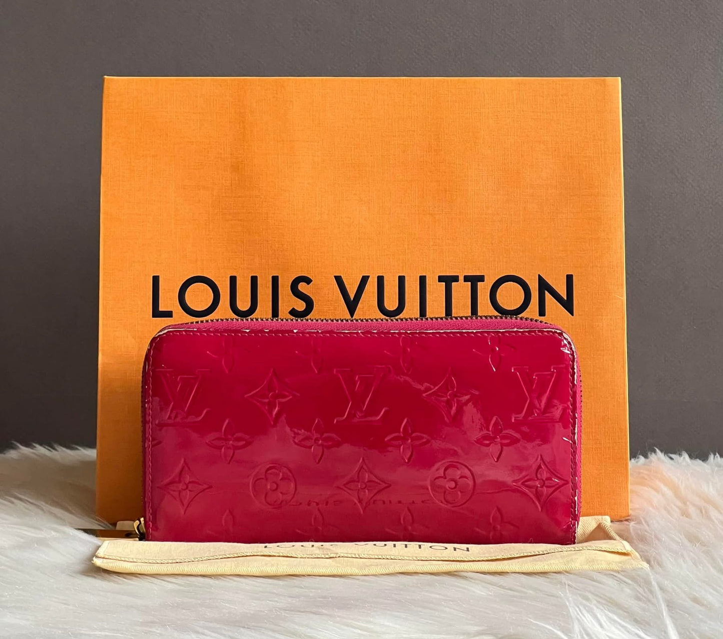 Louis Vuitton Zippy Wallet in Vernis Leather