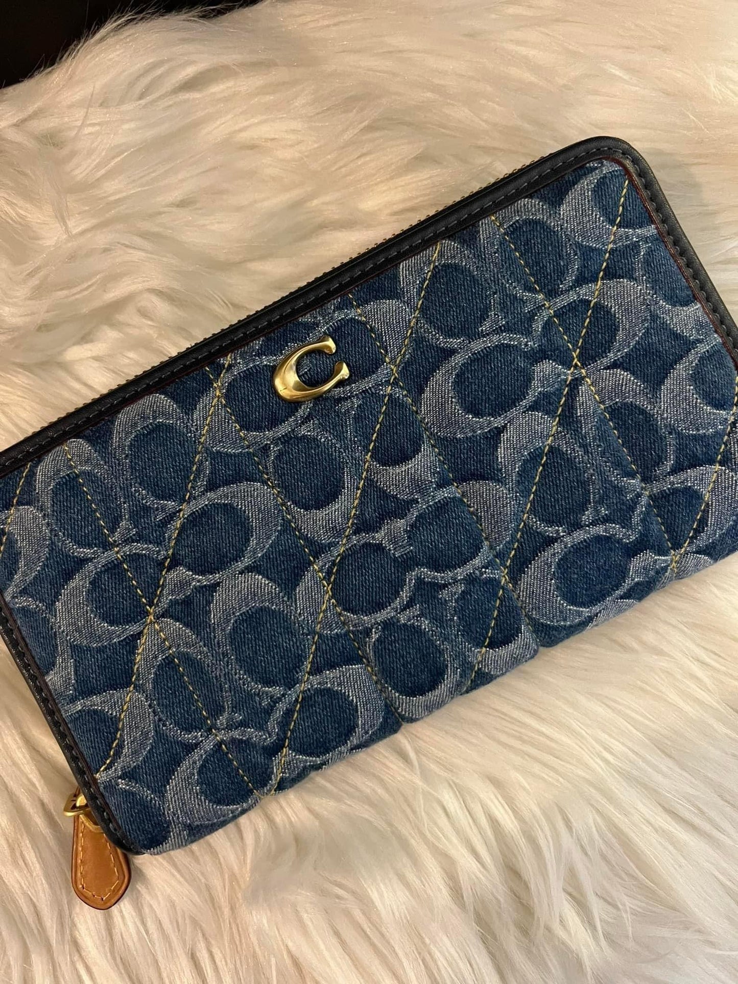 Coach Accordion Zip Wallet In Signature Denim