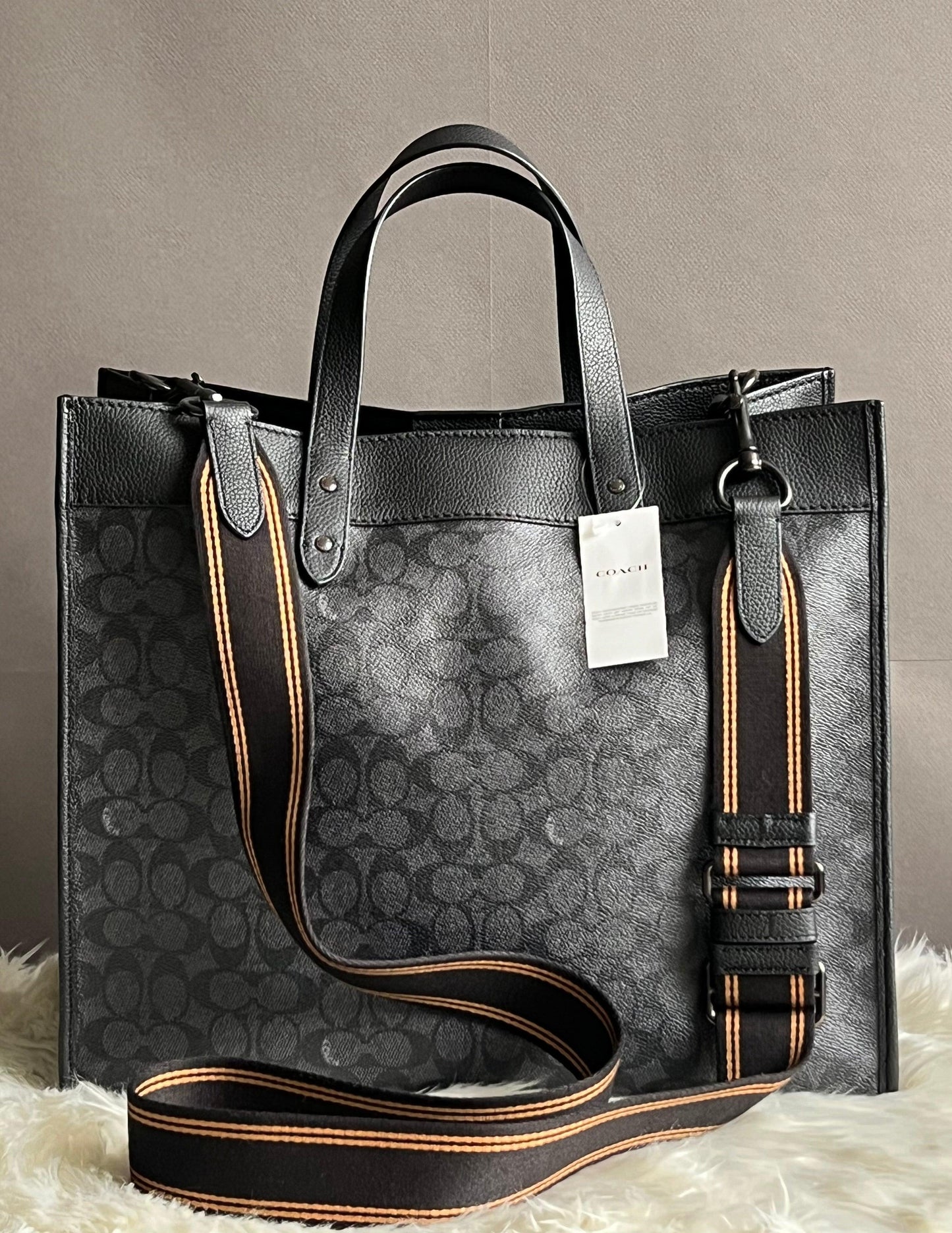 Coach Field Tote 40 in Signature Canvas