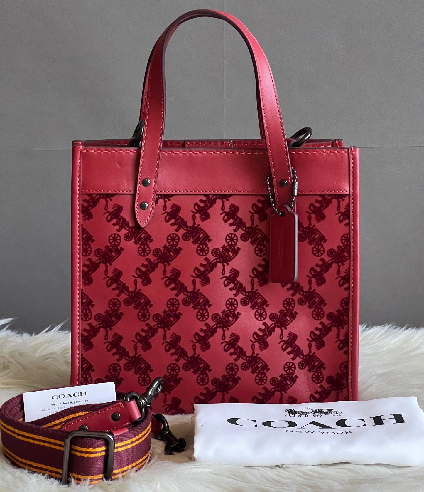 Coach Field Tote 22 with Horse and Carriage