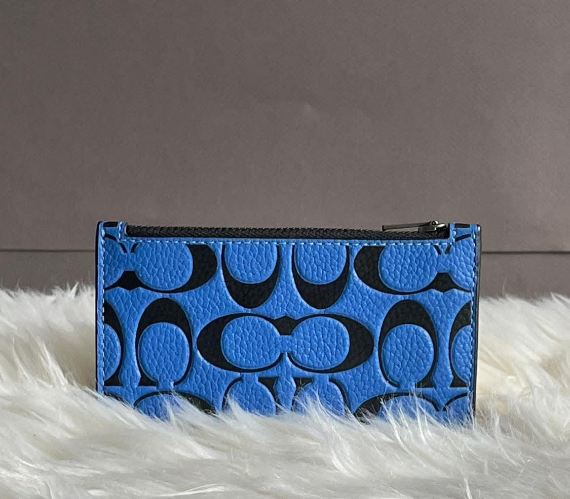 Coach Zip Card Case in Signature Leather Club de Mode Coach Zip Card Case in Signature Leather Club de Mode
