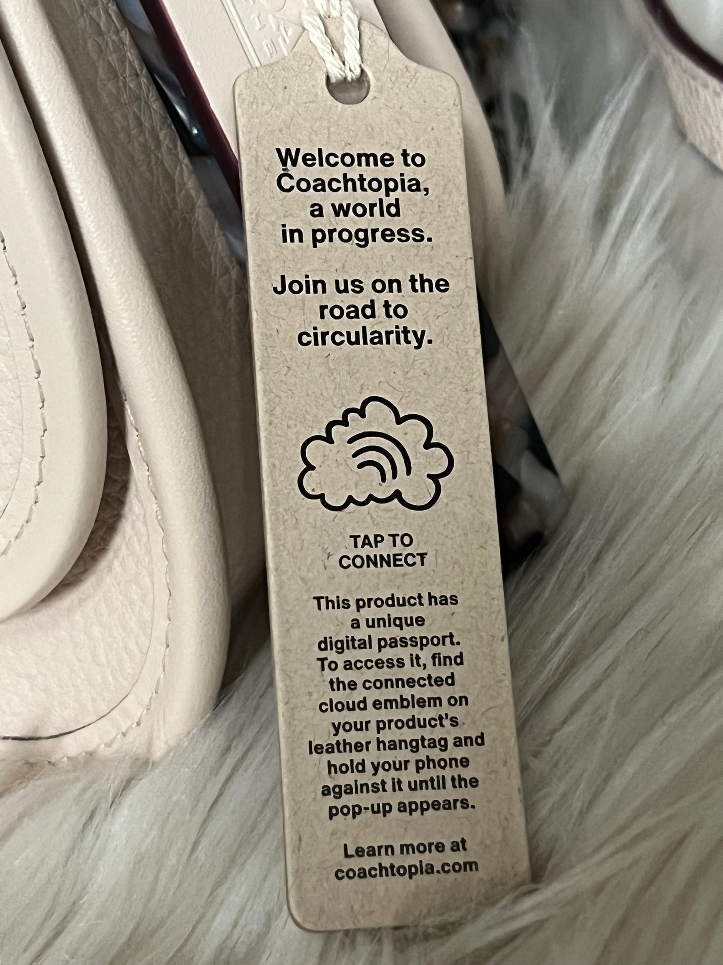 Coach Wavy Dinky Bag in Coachtopia Leather