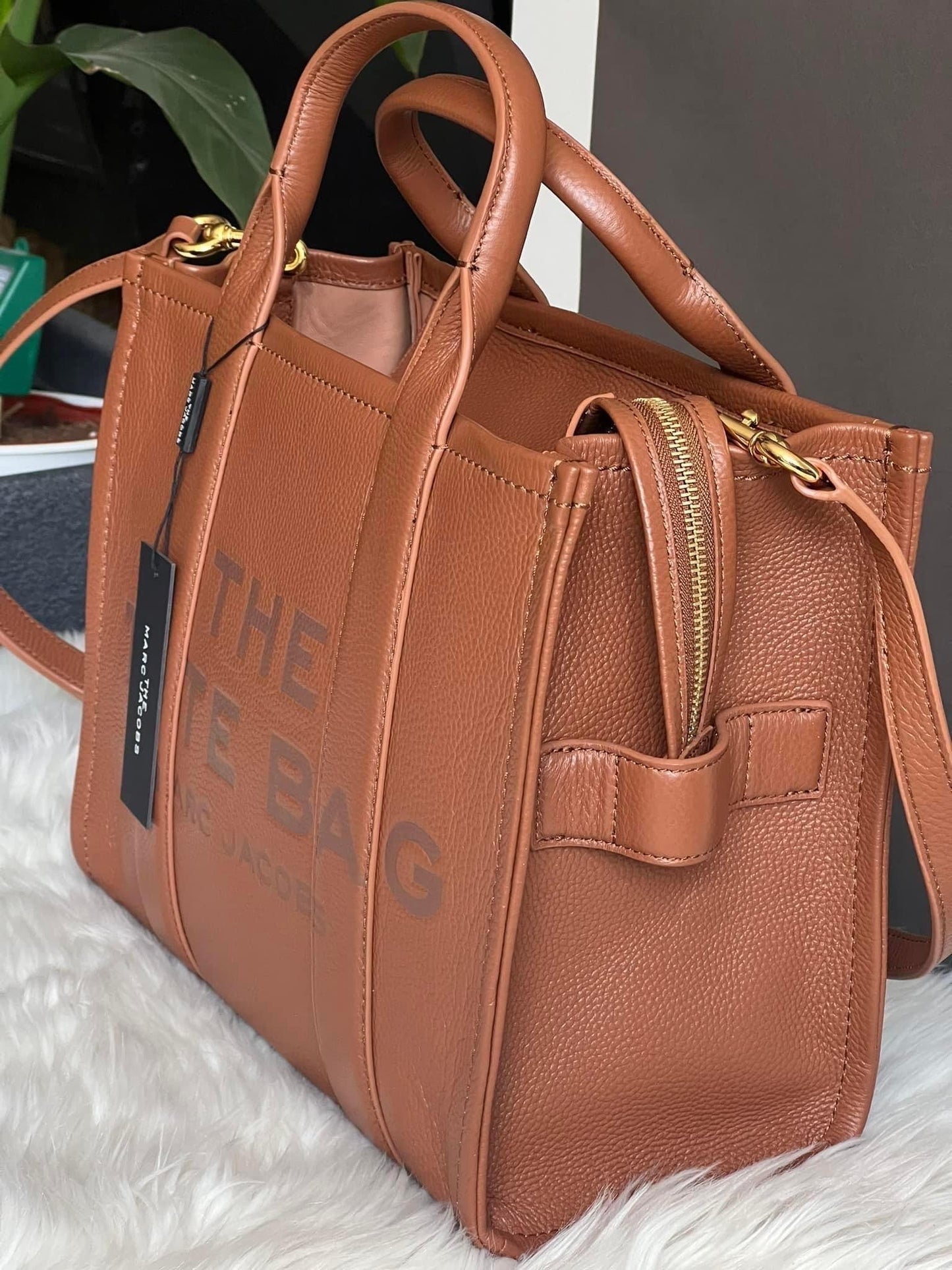 Marc Jacobs The Leather Medium Tote Bag