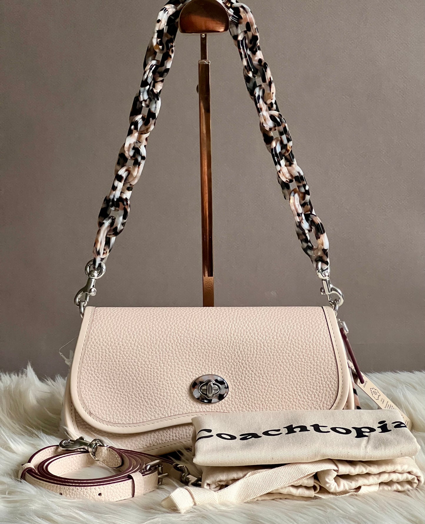Coach Wavy Dinky Bag in Coachtopia Leather