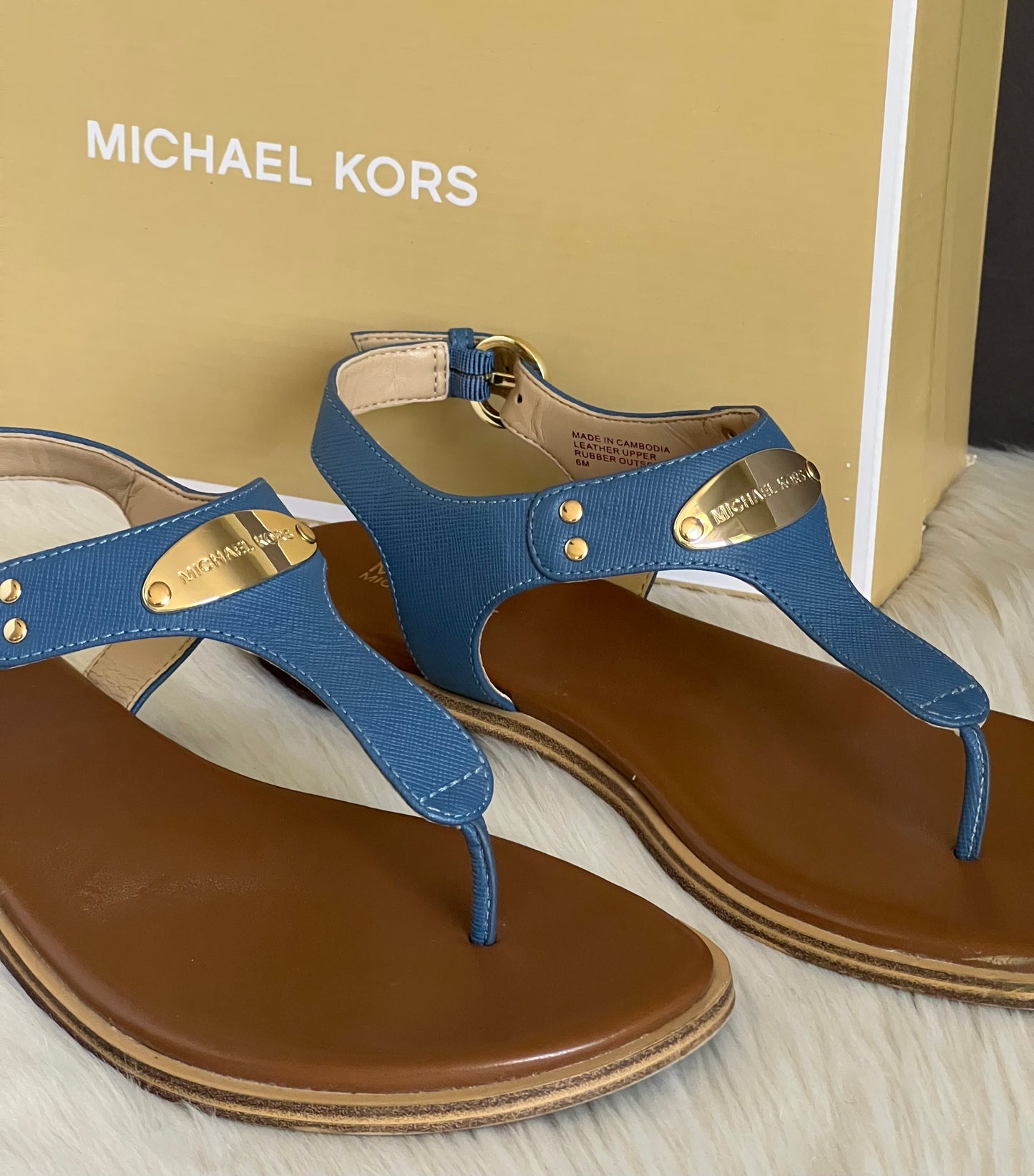 Michael Kors Logo Plate Leather Thong Sandal