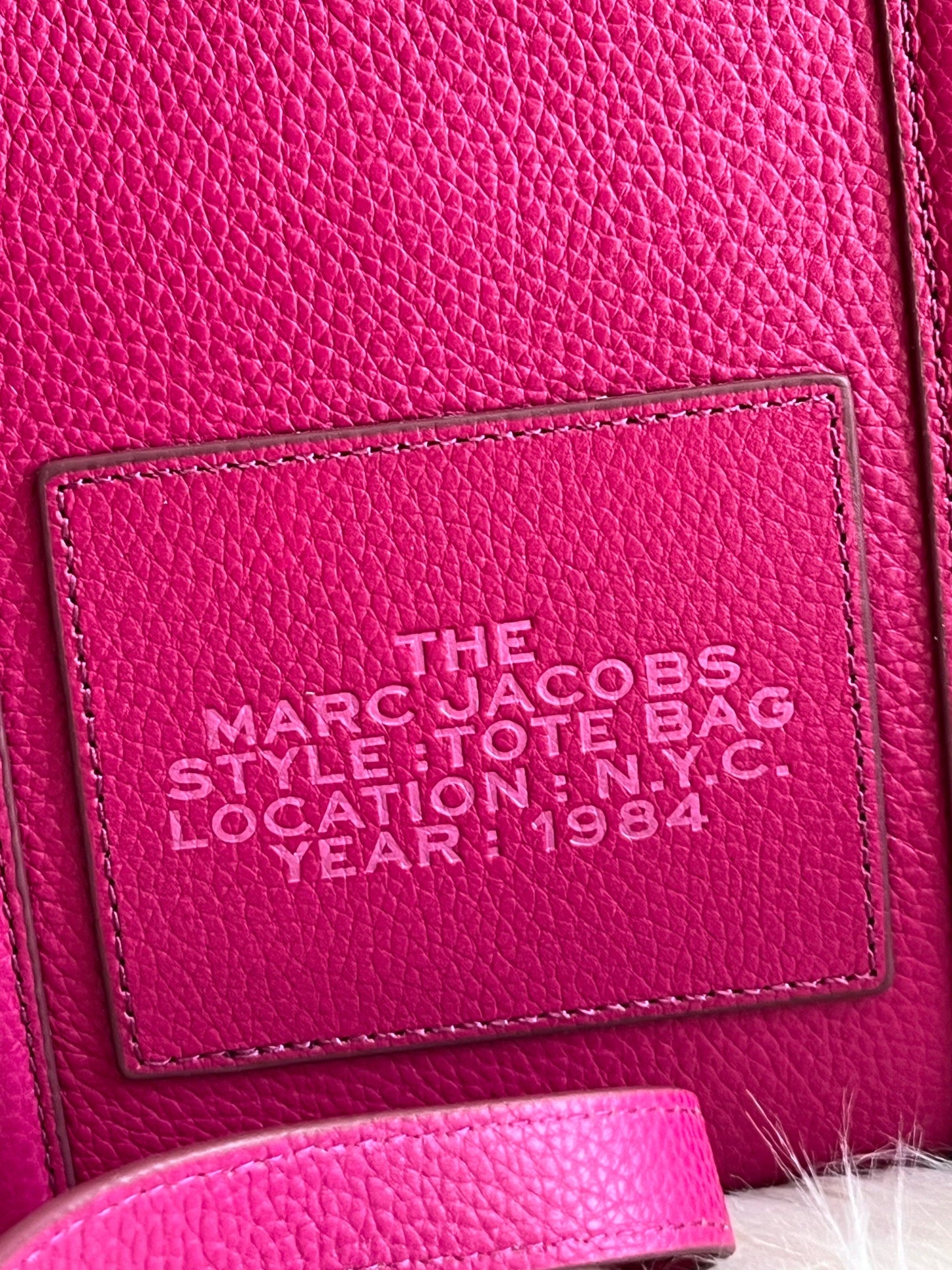 Marc Jacobs The Leather Medium Tote Bag