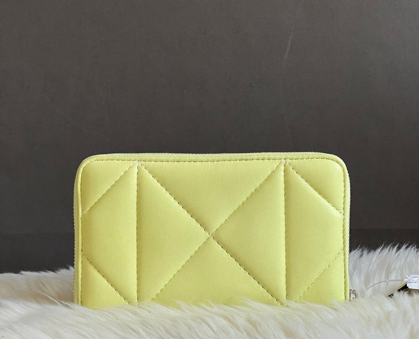Coach Medium Id Zip Wallet With Puffy Diamond Quilting