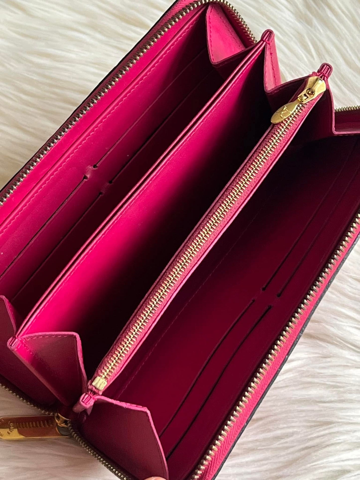 Louis Vuitton Zippy Wallet in Vernis Leather