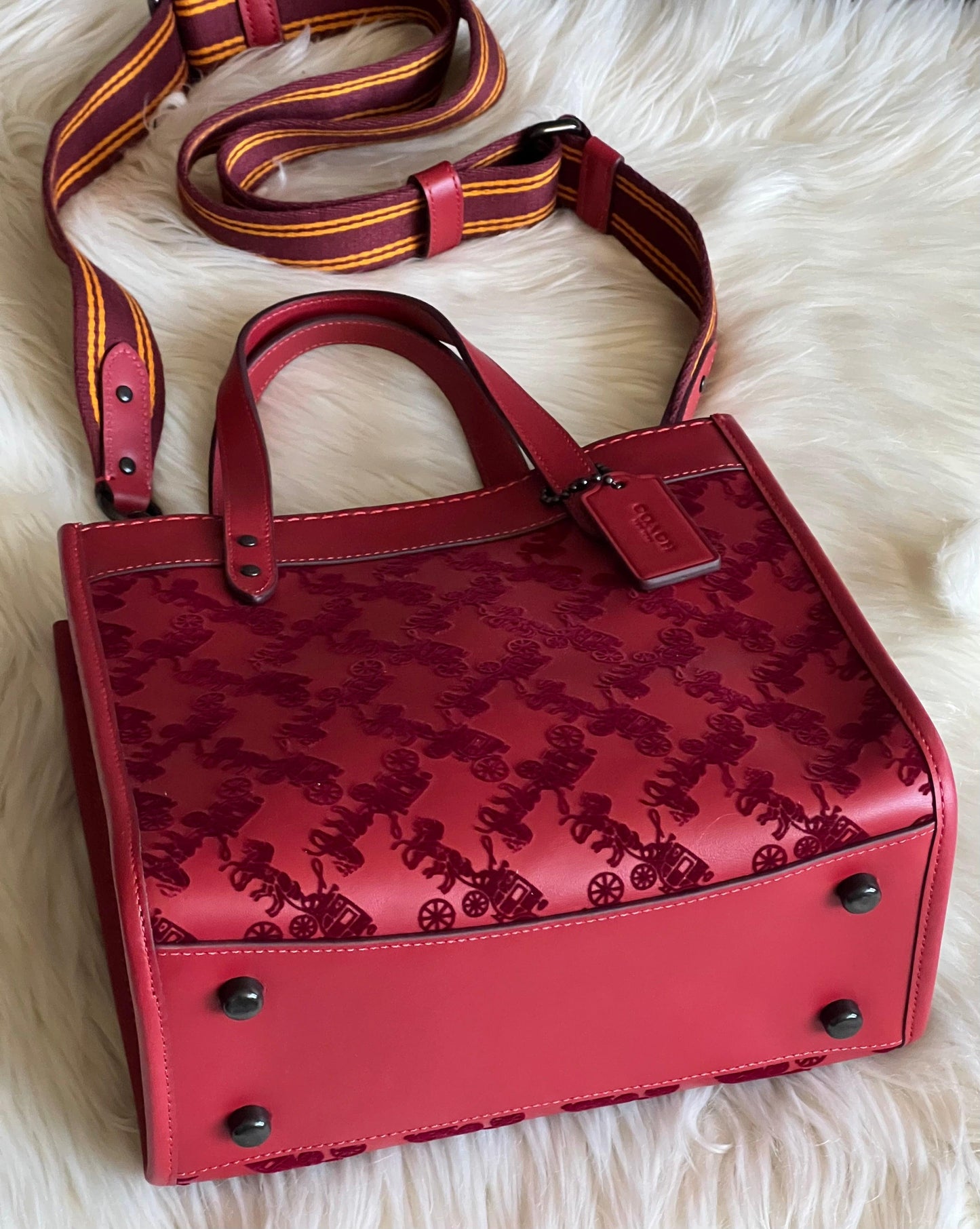 Coach Field Tote 22 with Horse and Carriage