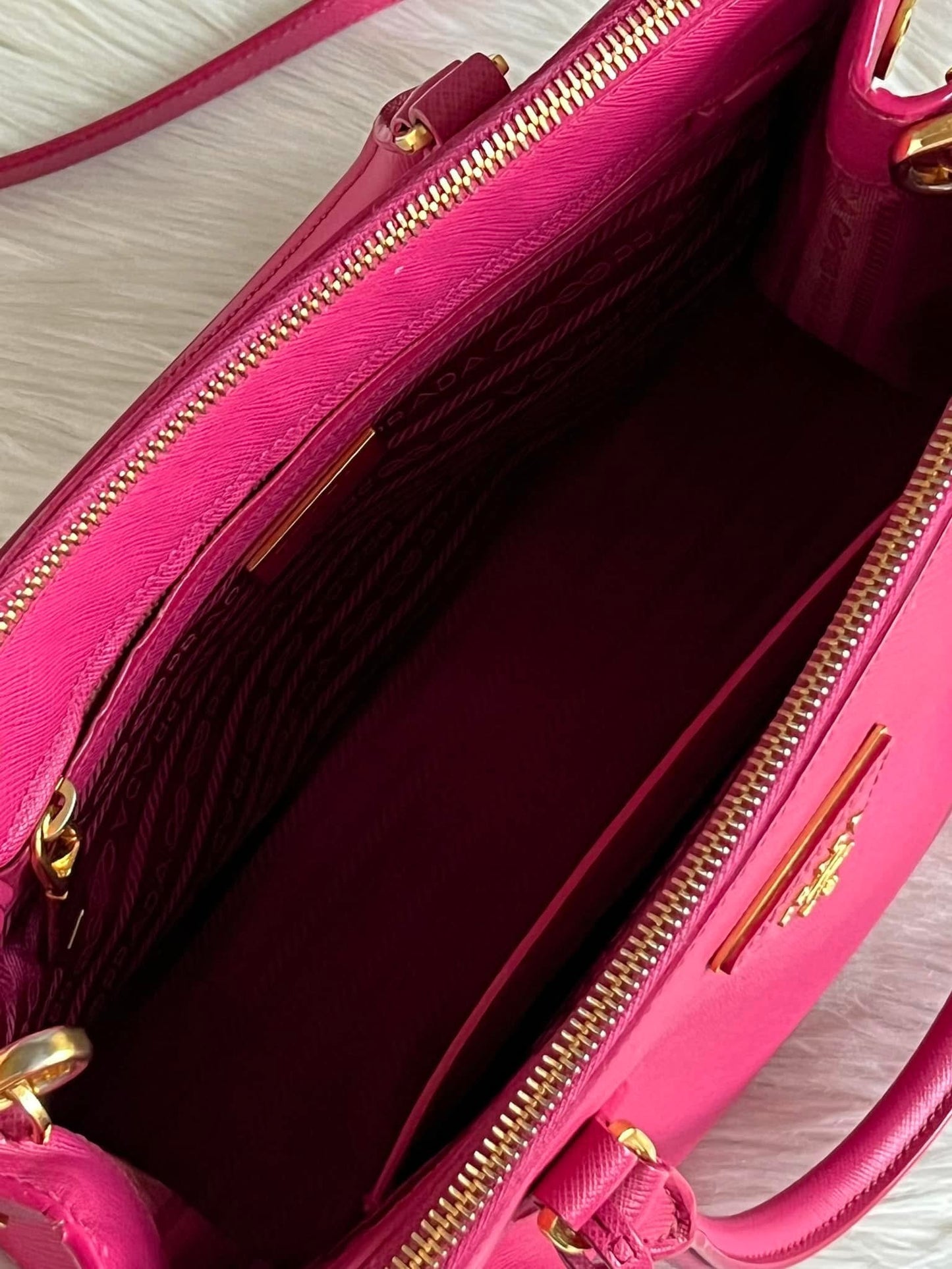 Prada Saffiano Lux Medium Galleria Zip Tote