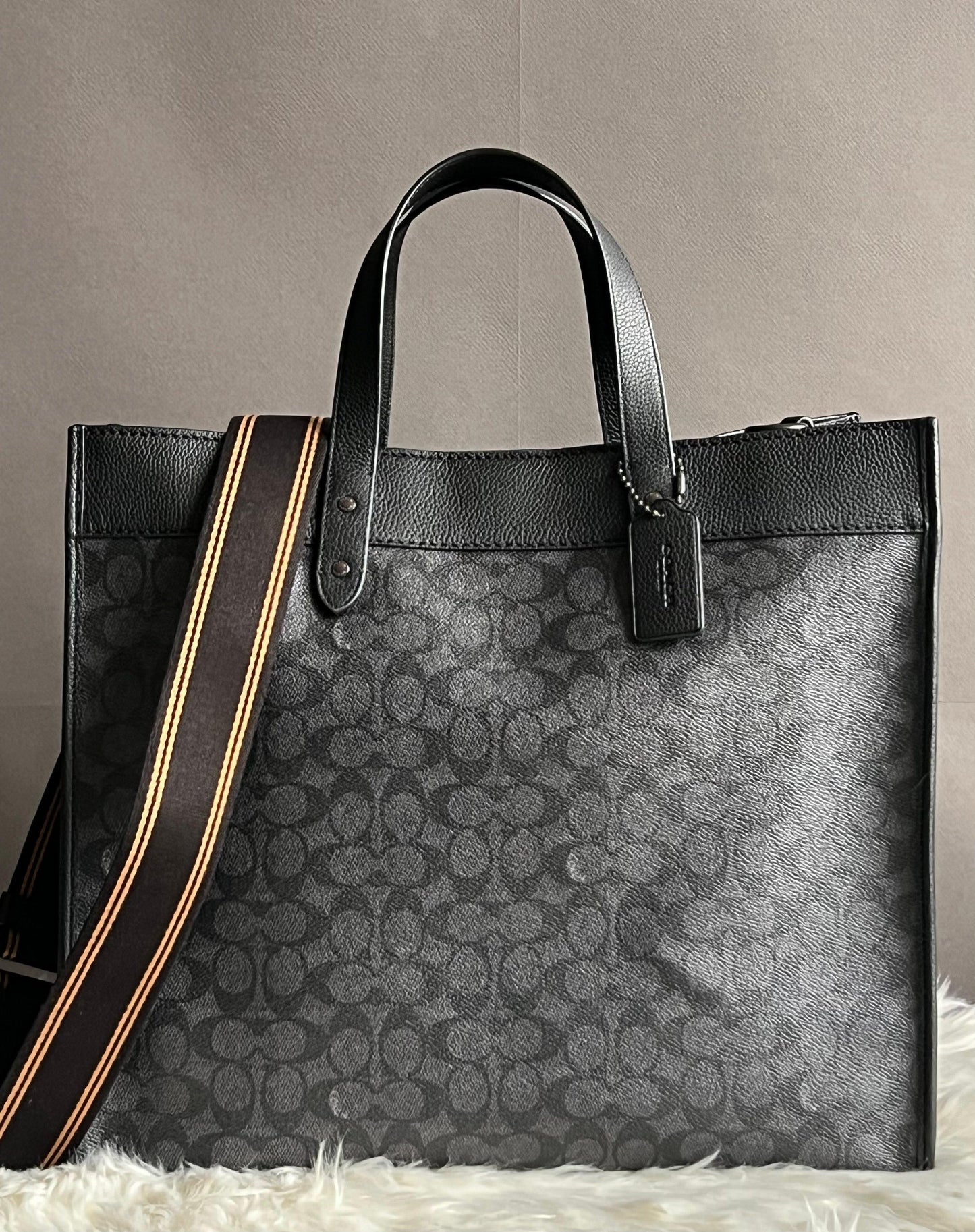 Coach Field Tote 40 in Signature Canvas