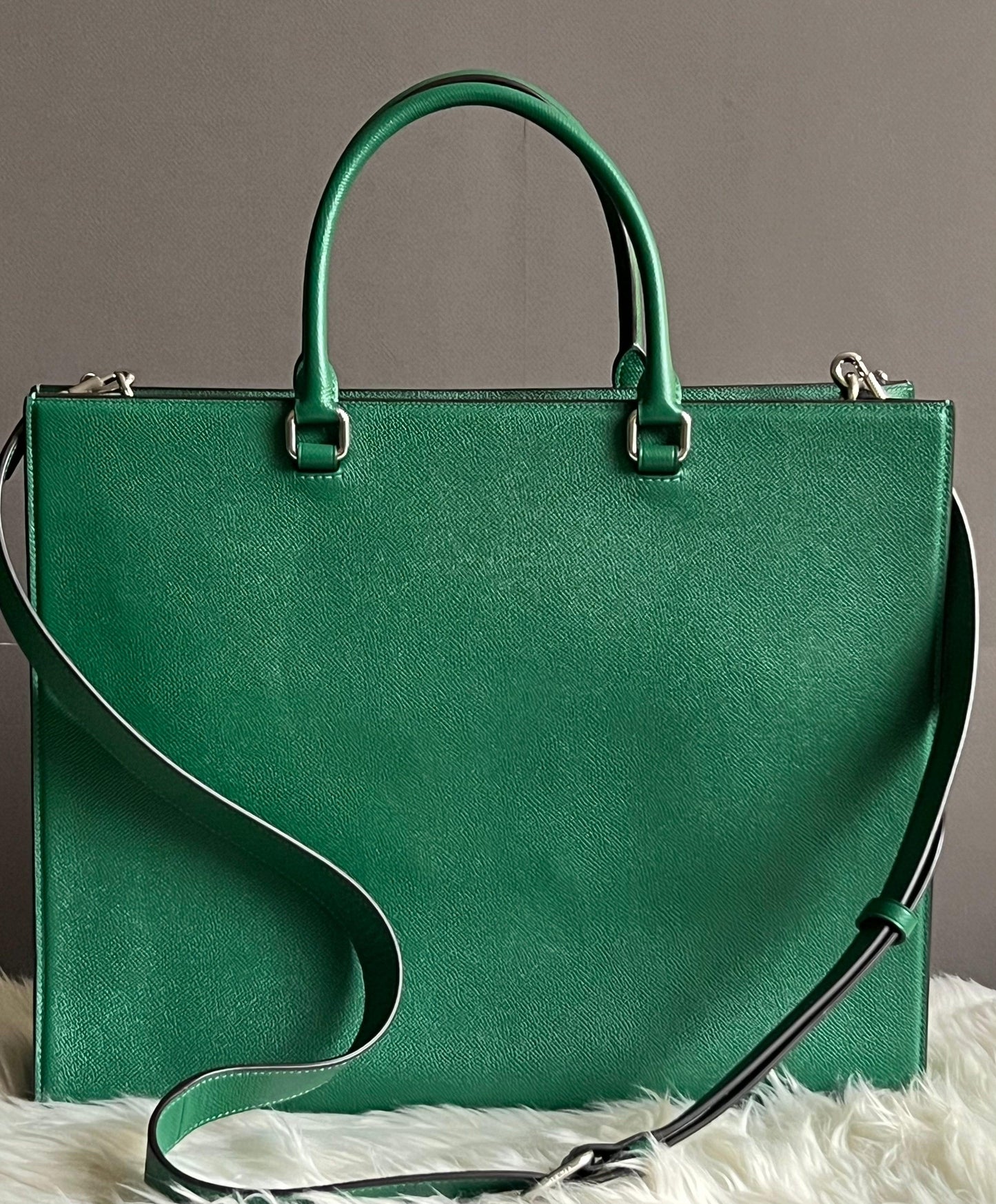 Coach Field Tote 40 with Signature Canvas Detail