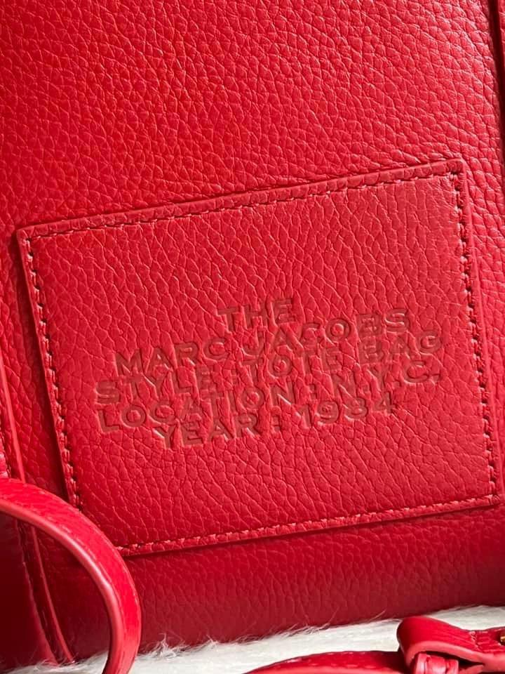 Marc Jacobs The Leather Medium Tote Bag