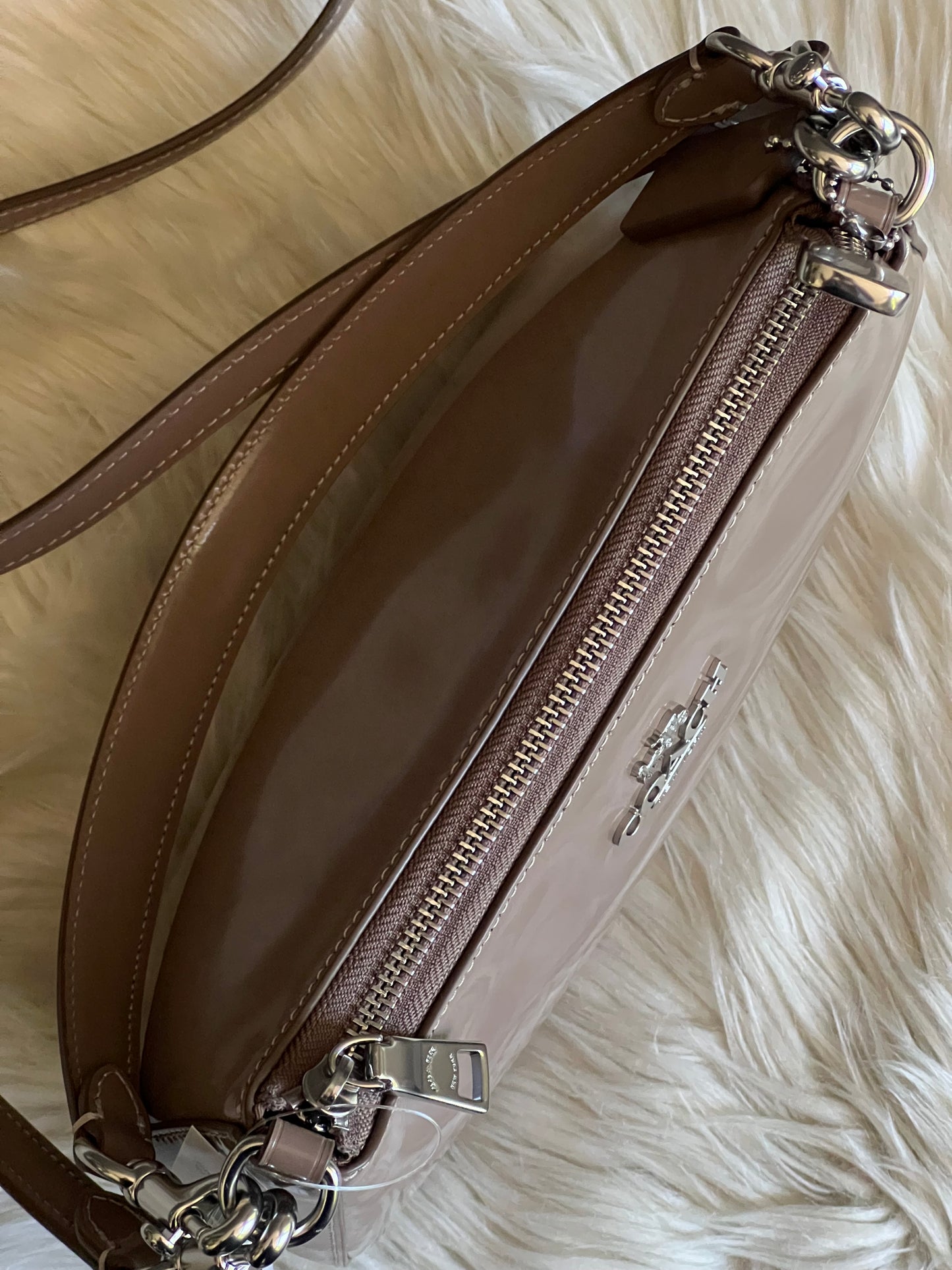 CV938 - Coach Teri Shoulder Bag in Spazzolato Leather
