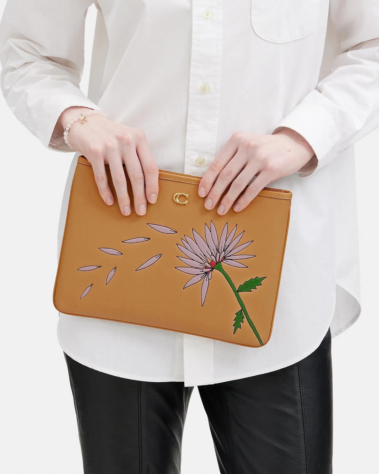 Coach X Observed By Us Essential Pouch 28
