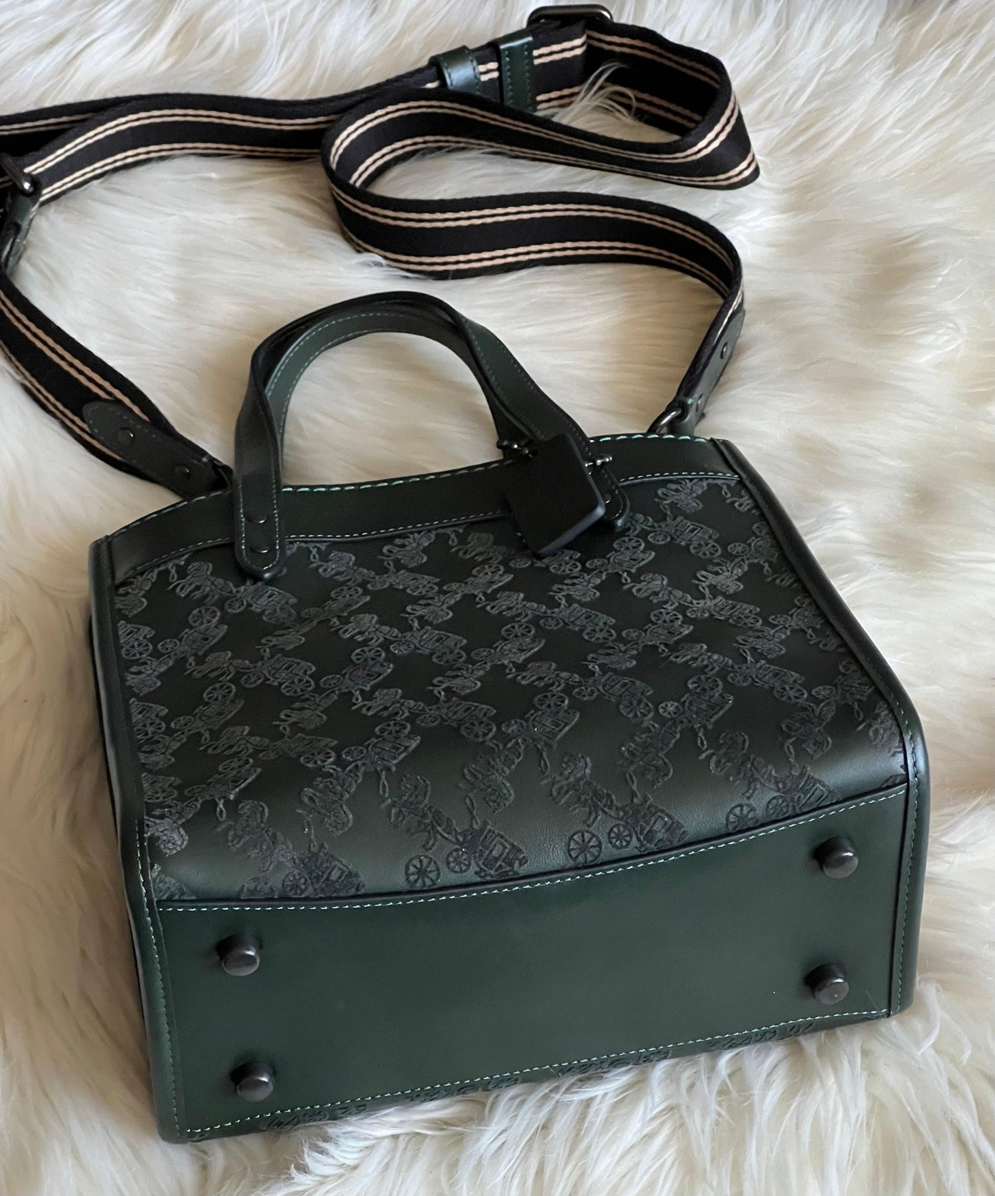 Coach Field Tote 22 with Horse and Carriage