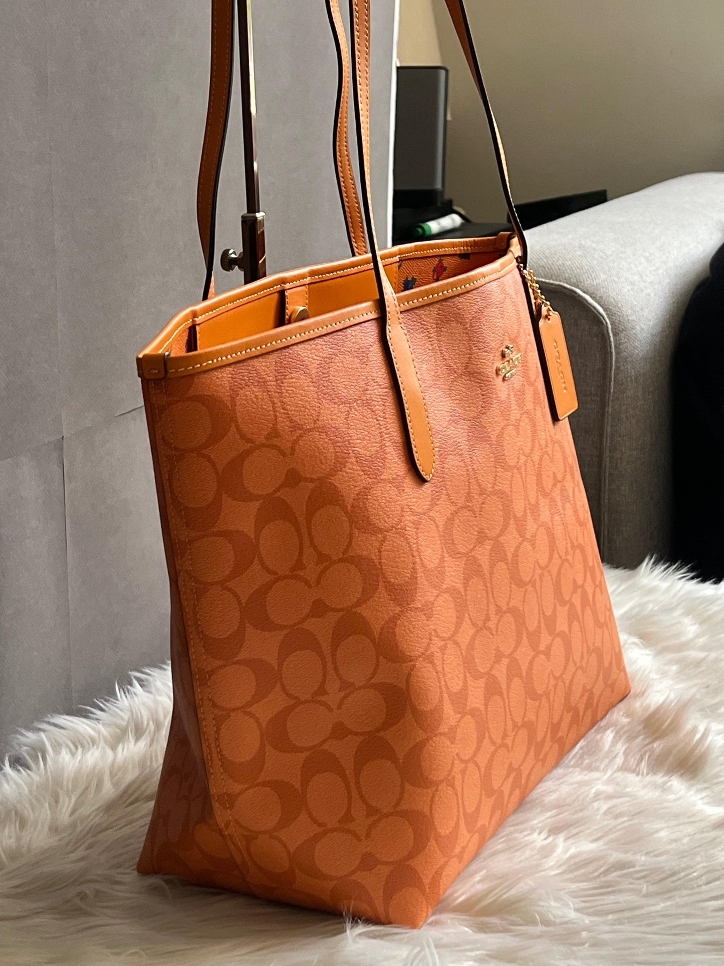 Coach City Tote in Signature Canvas