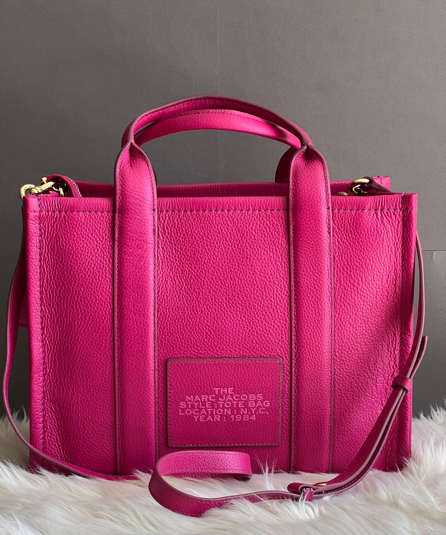 Marc Jacobs The Leather Medium Tote Bag