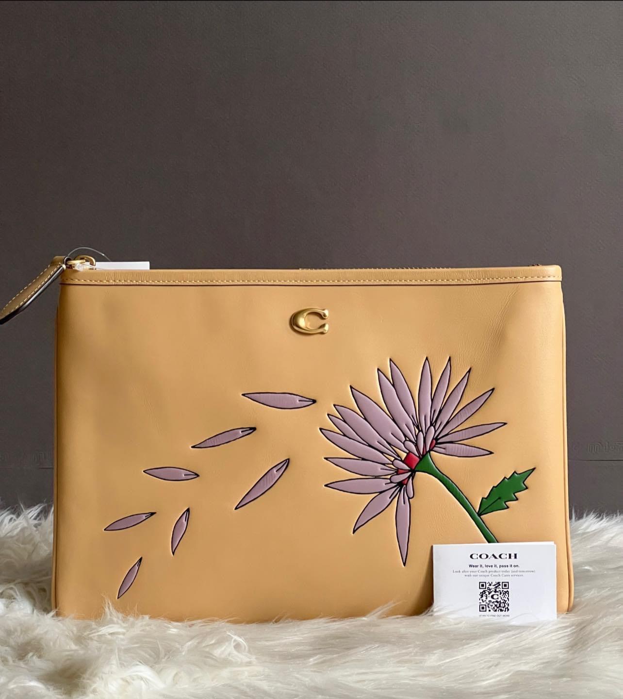 Coach X Observed By Us Essential Pouch 28