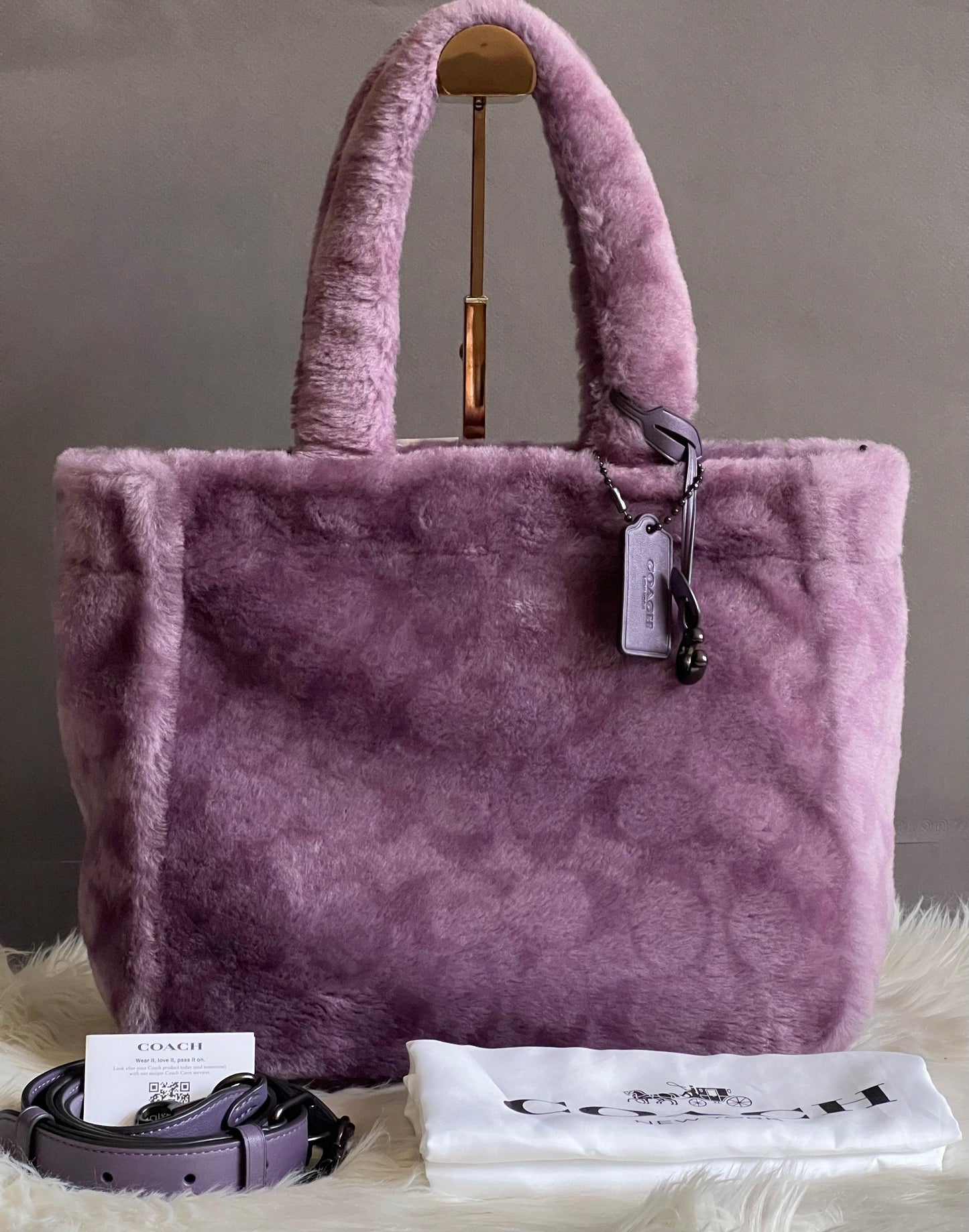 Coach Tote 28 in Signature Shearling
