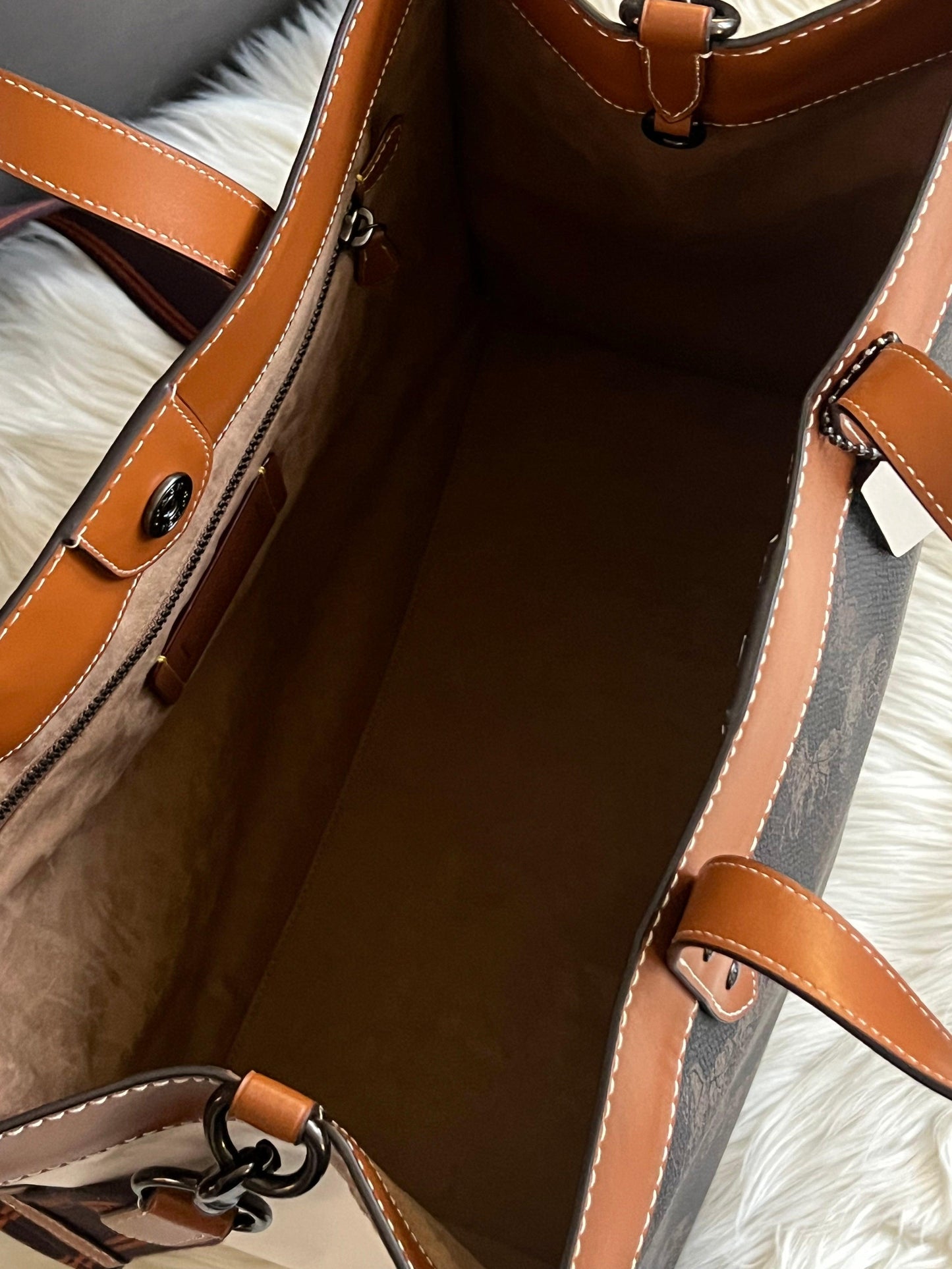 Coach Field Tote 40 with Large Horse and Carriage Print