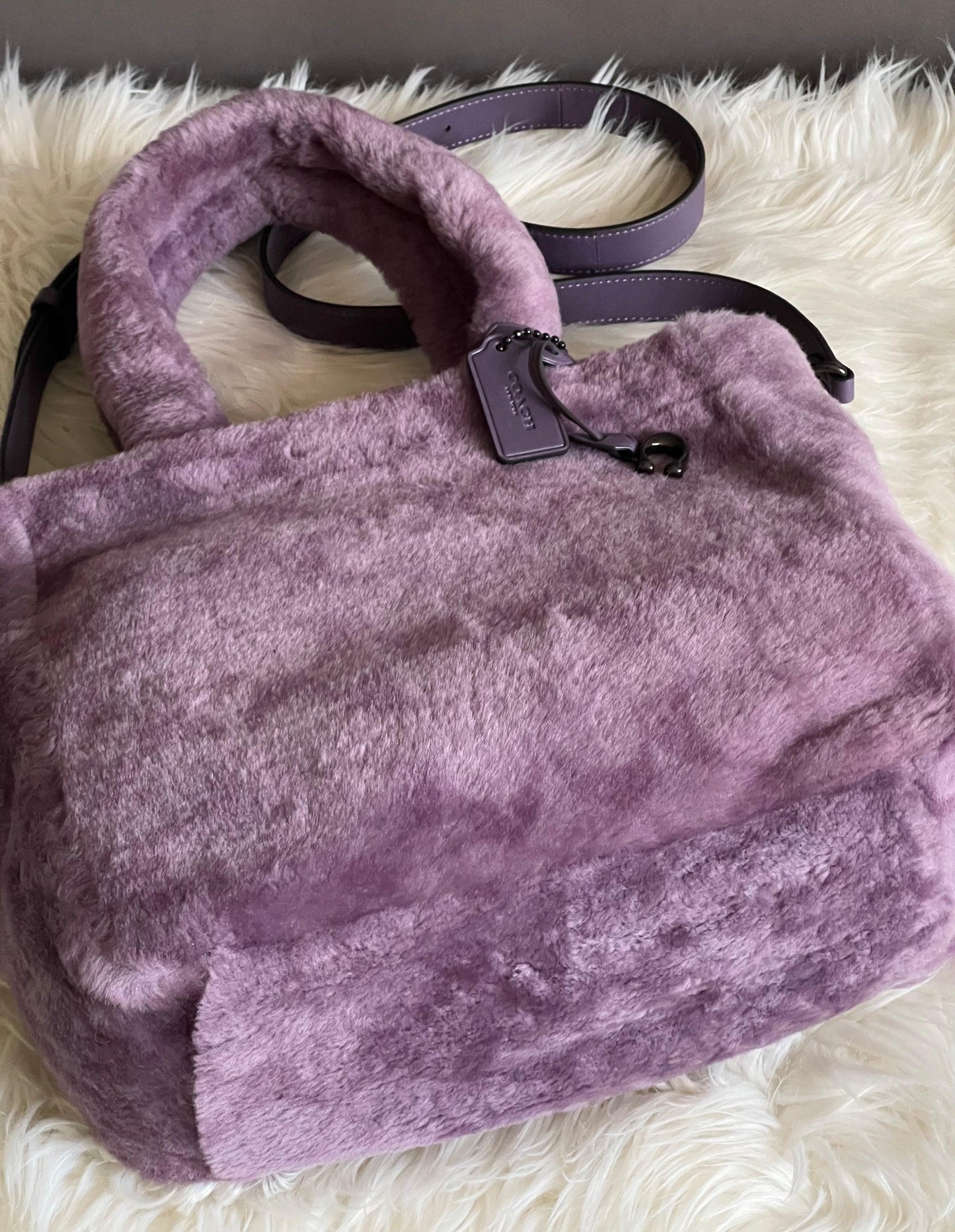 Coach Tote 28 in Signature Shearling
