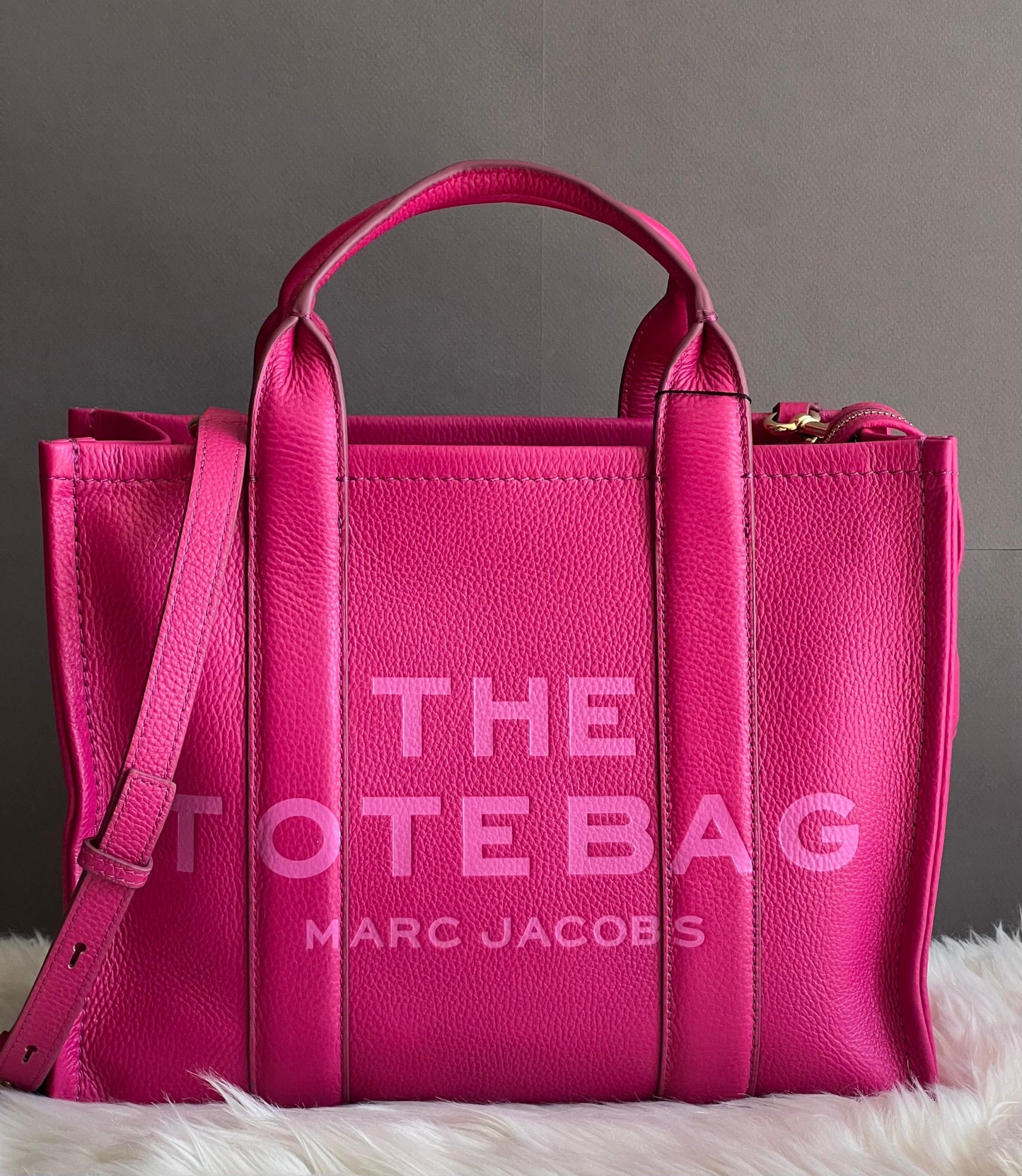 Marc Jacobs The Leather Medium Tote Bag