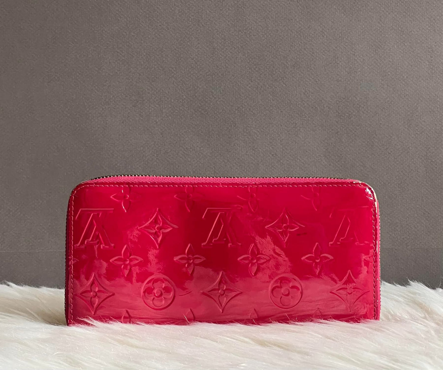 Louis Vuitton Zippy Wallet in Vernis Leather