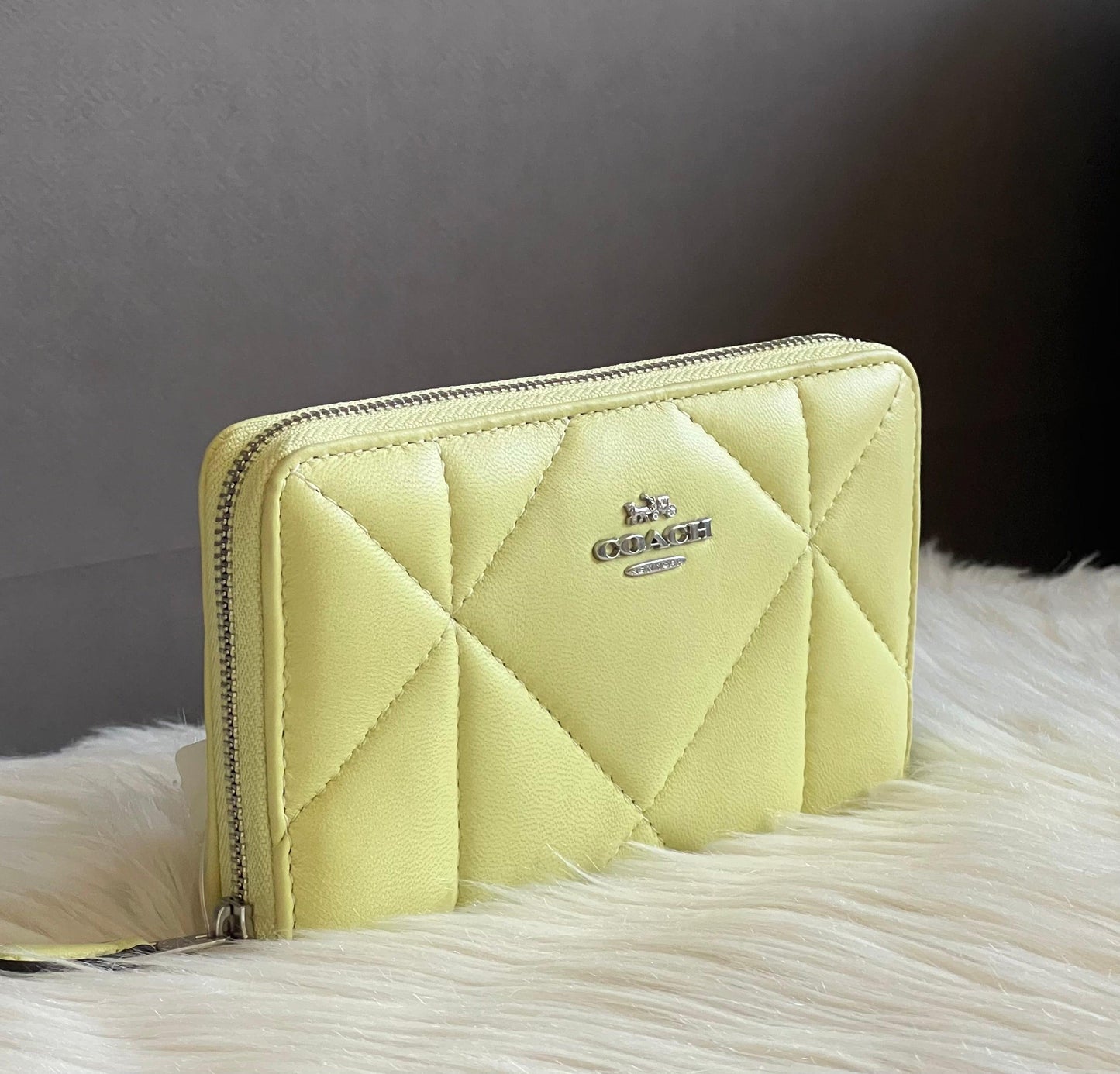 Coach Medium Id Zip Wallet With Puffy Diamond Quilting