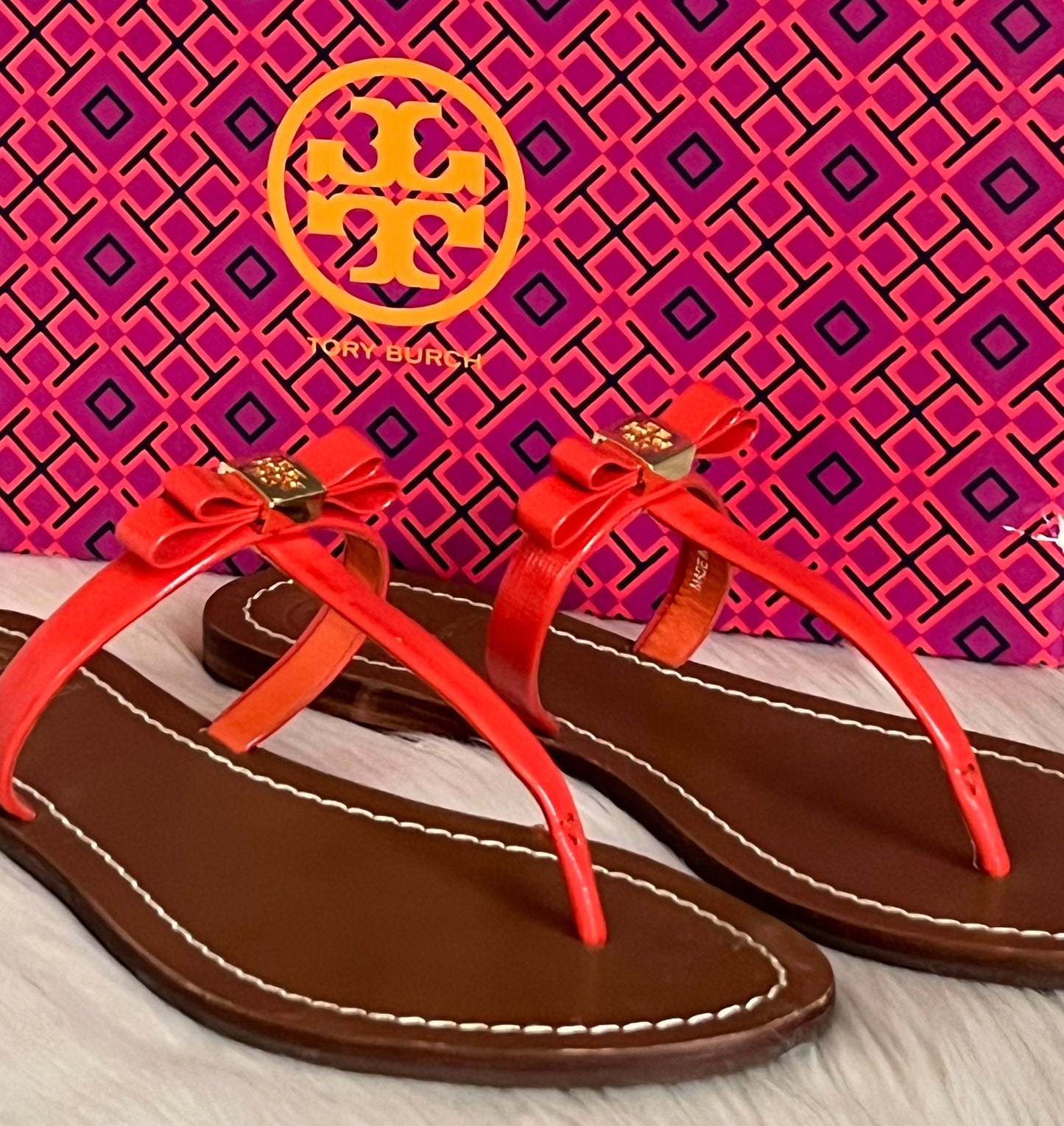Tory Burch Patent Saffiano Leighanne Flat Thong