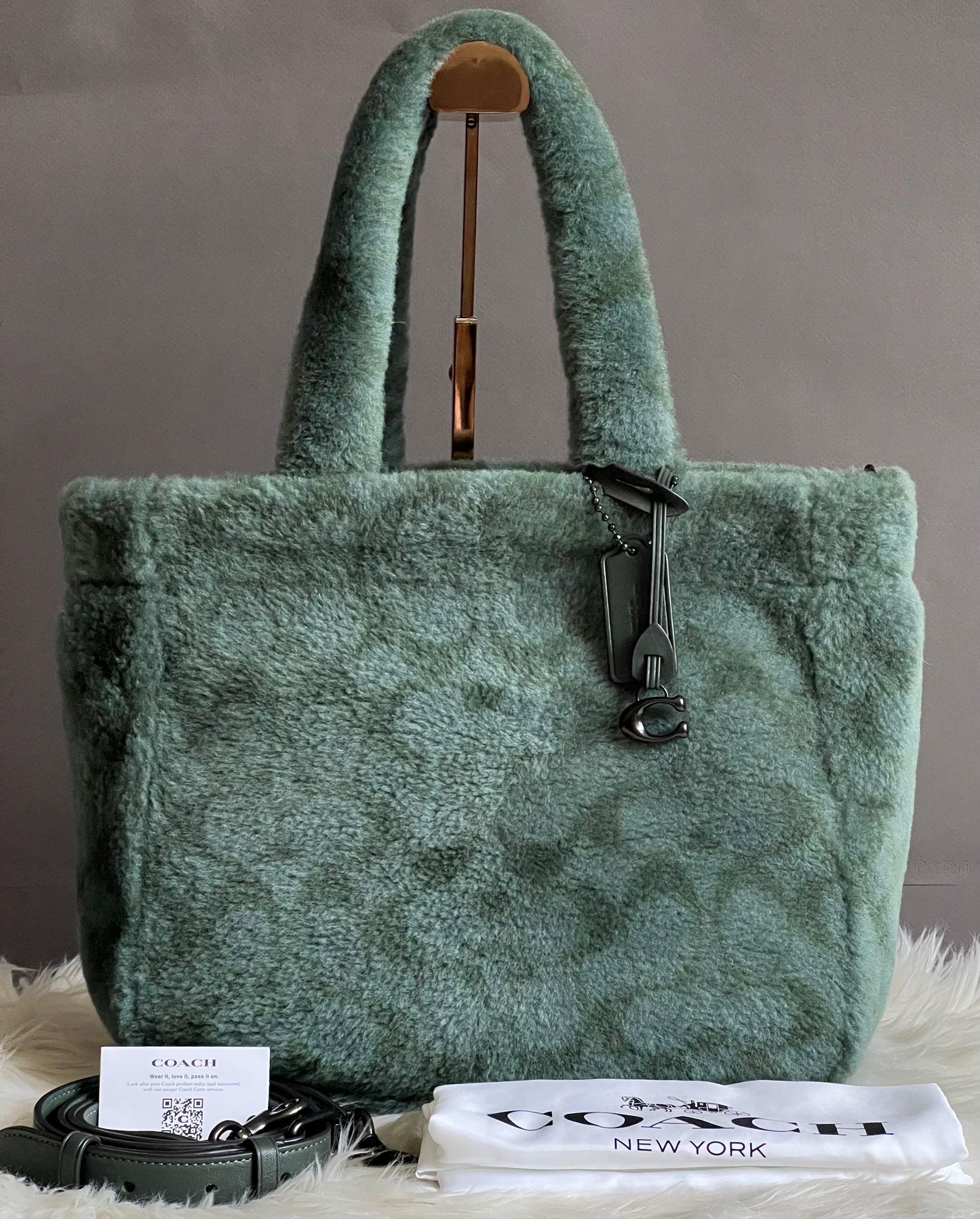 Coach Tote 28 in Signature Shearling