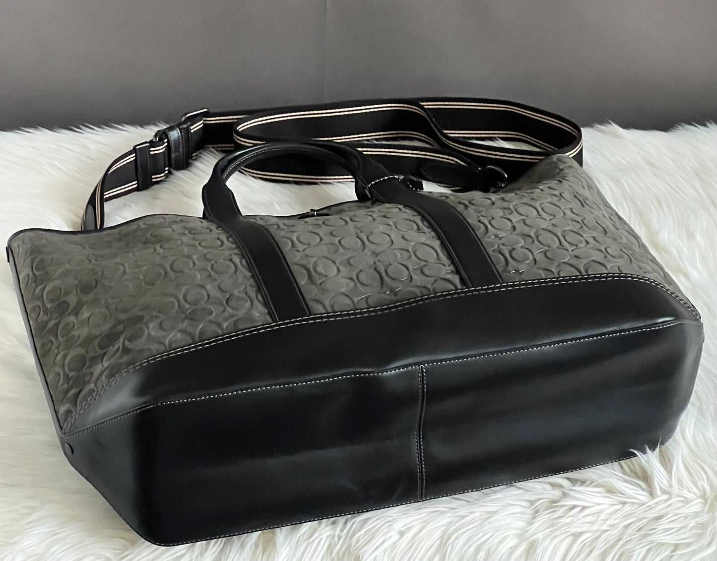 Coach Toby Turnlock Tote In Signature Suede