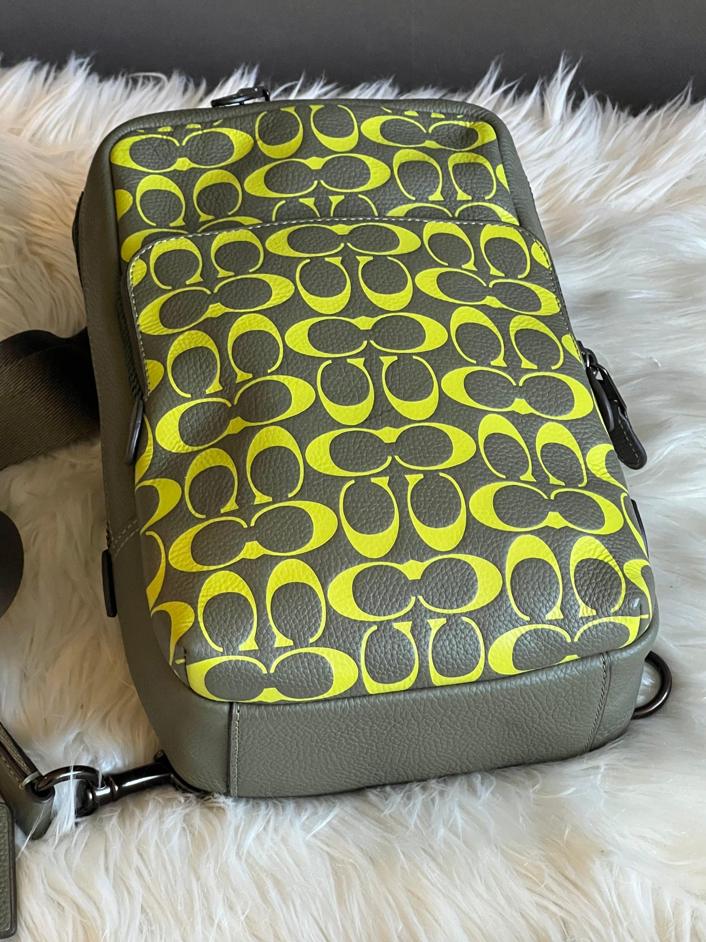Coach Gotham Pack In Signature Leather