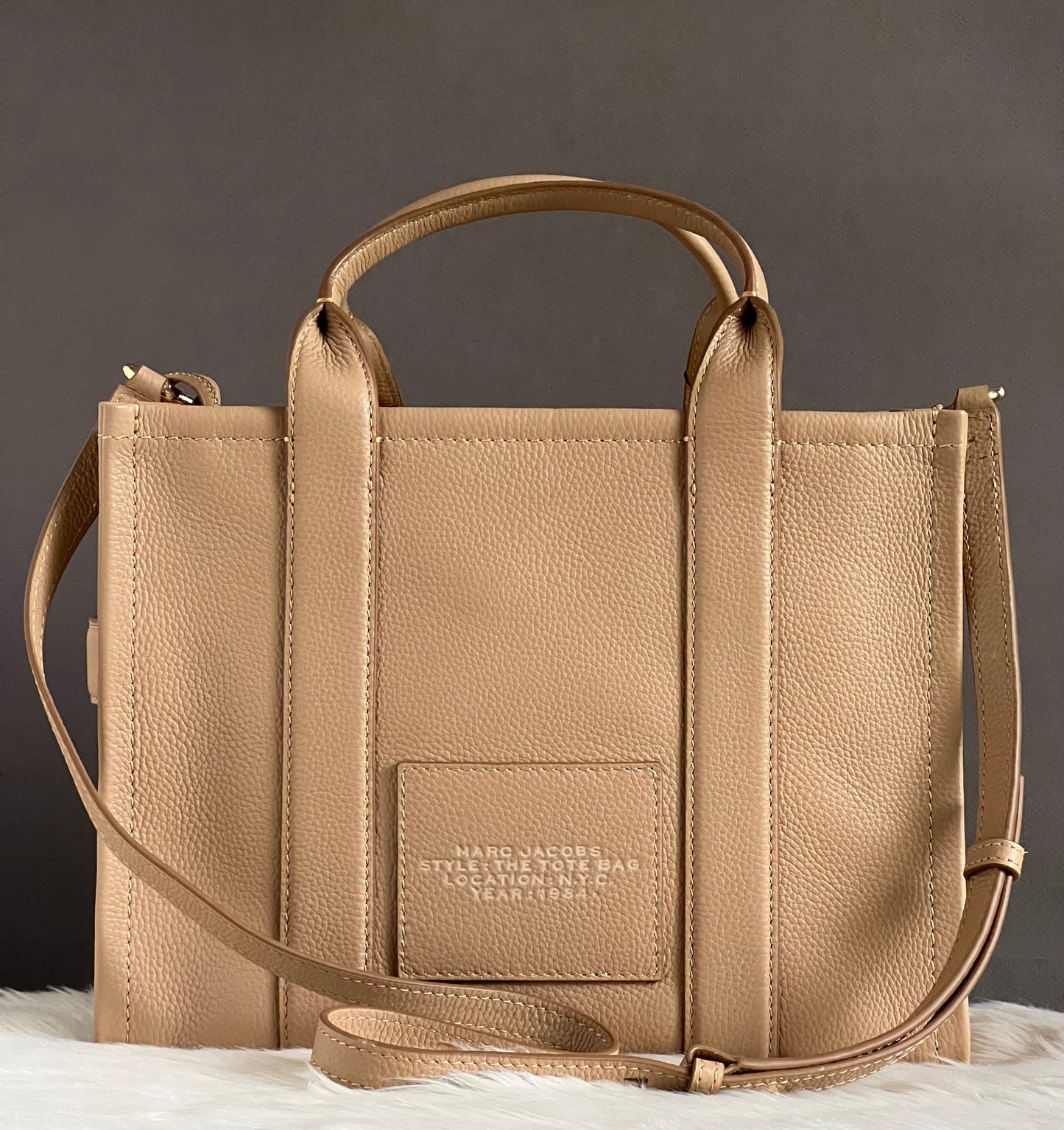 Marc Jacobs The Leather Medium Tote Bag