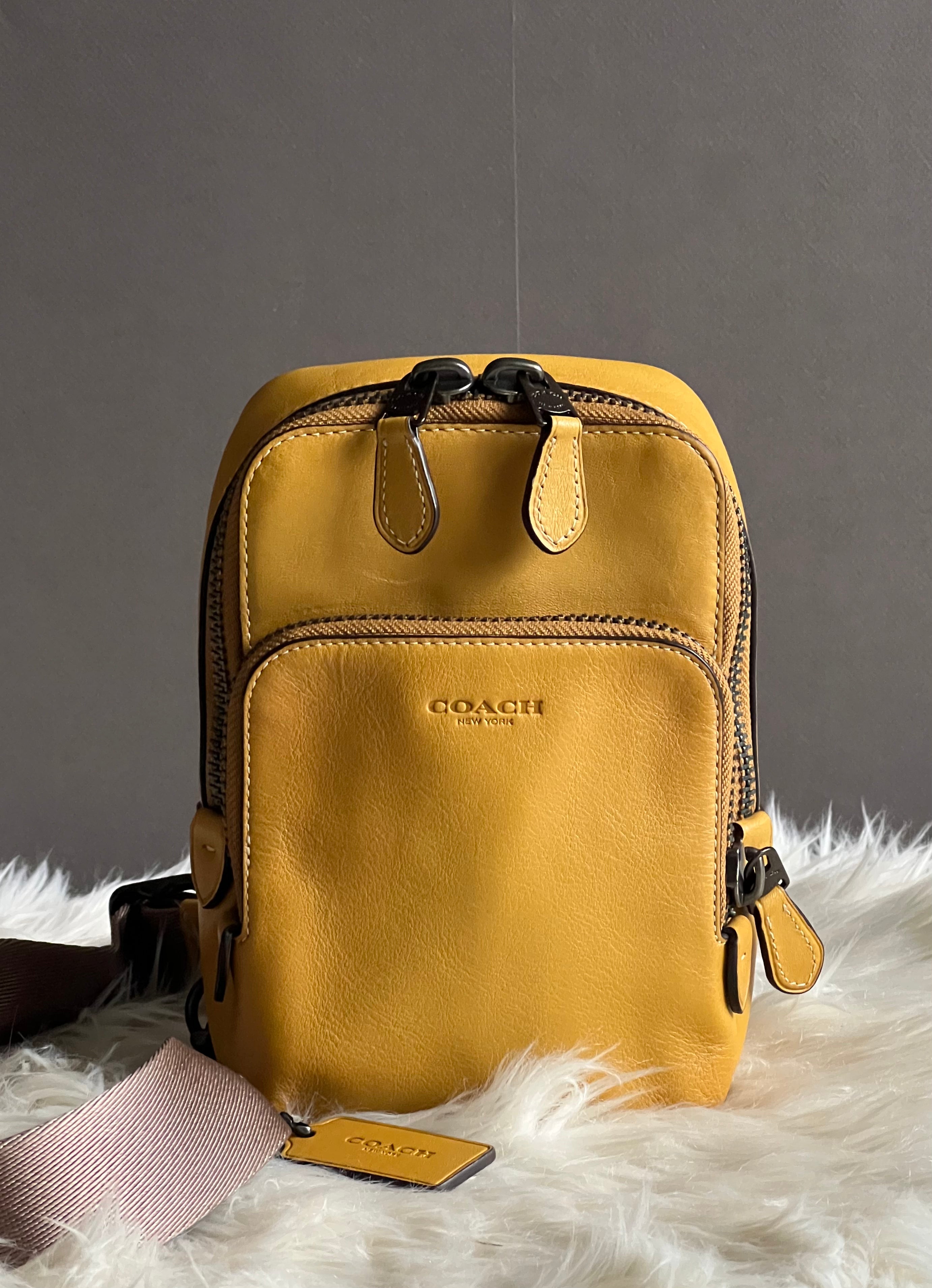 Coach Gotham Sling Pack 13 – Club de Mode Coach Gotham Sling Pack 13 – Club de Mode