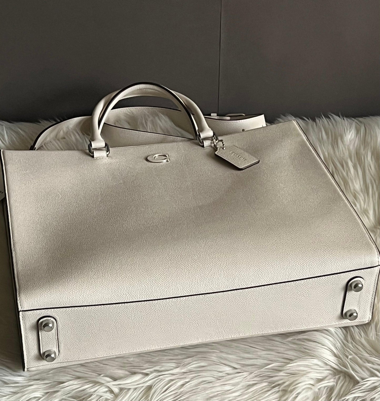 Coach Field Tote 40 with Signature Canvas Detail