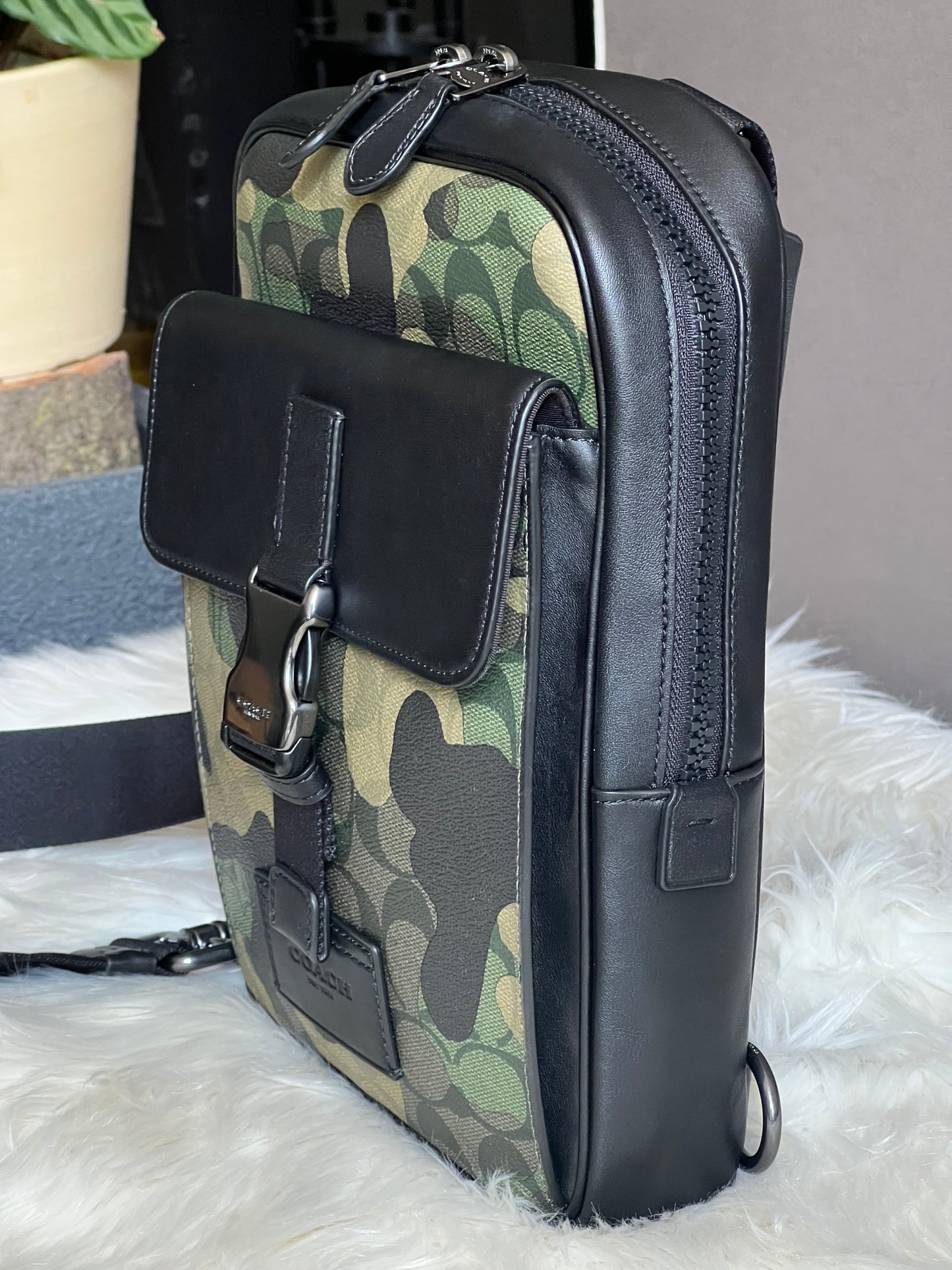 Coach Track Pack