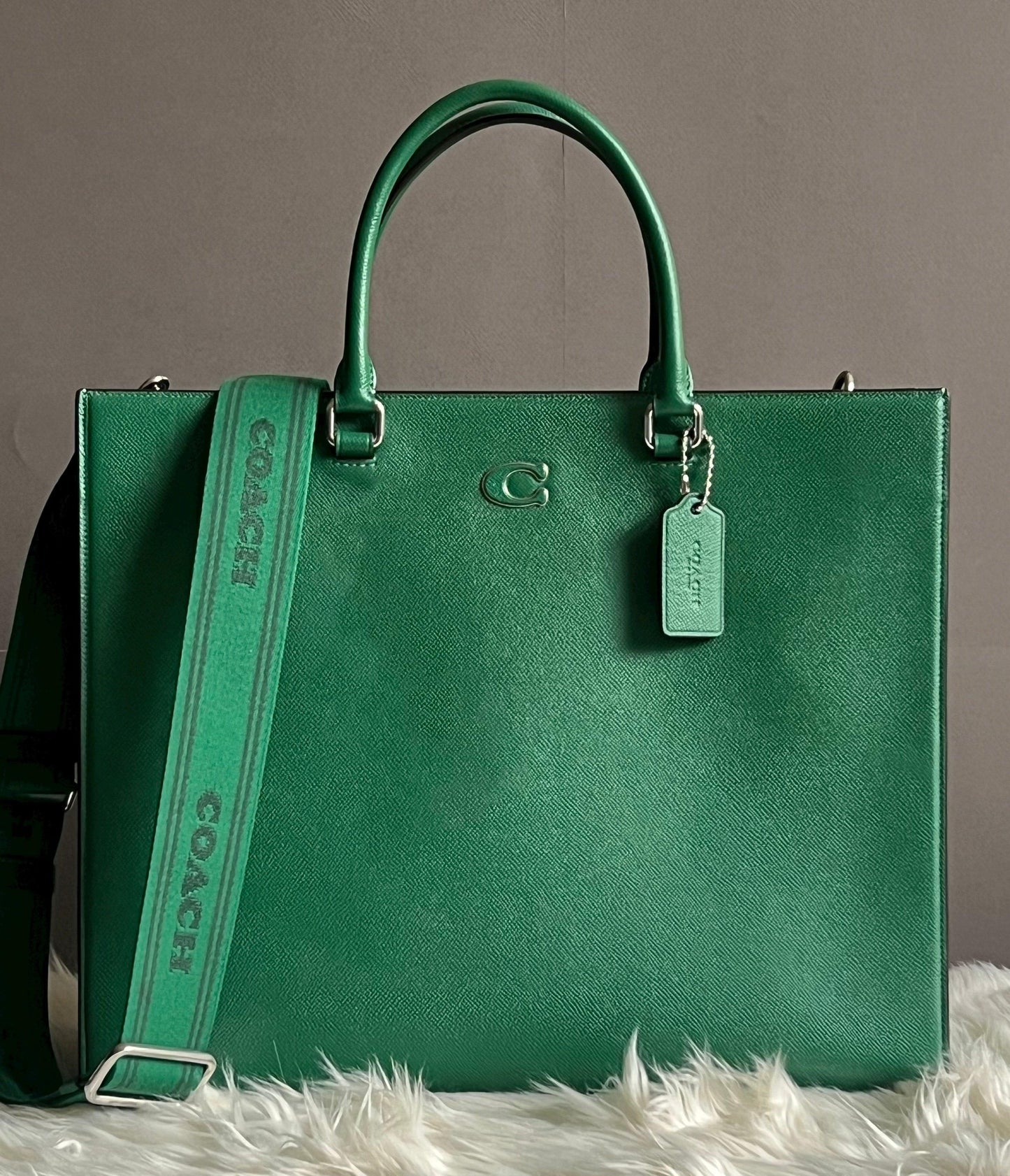 Coach Field Tote 40 with Signature Canvas Detail
