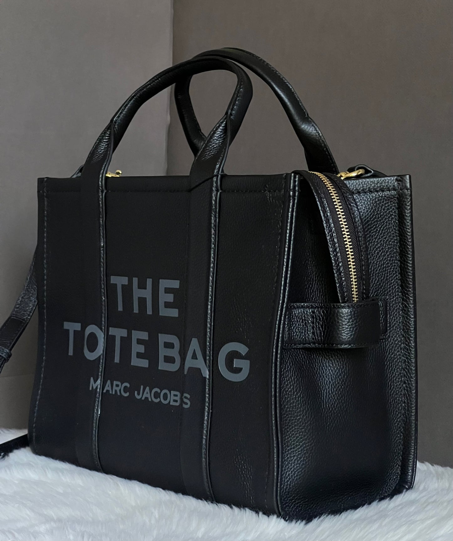 Marc Jacobs The Leather Medium Tote Bag
