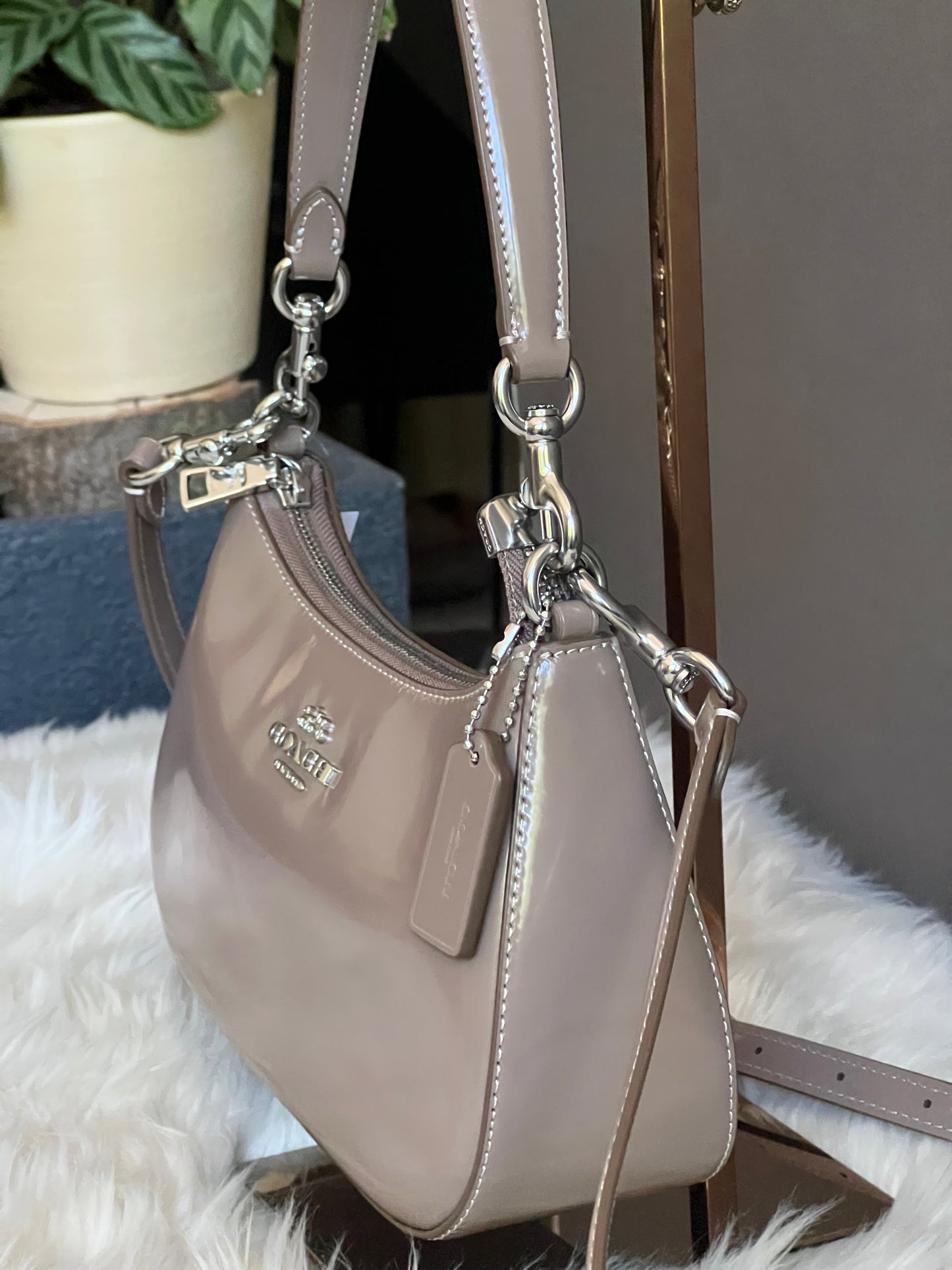 CV938 - Coach Teri Shoulder Bag in Spazzolato Leather