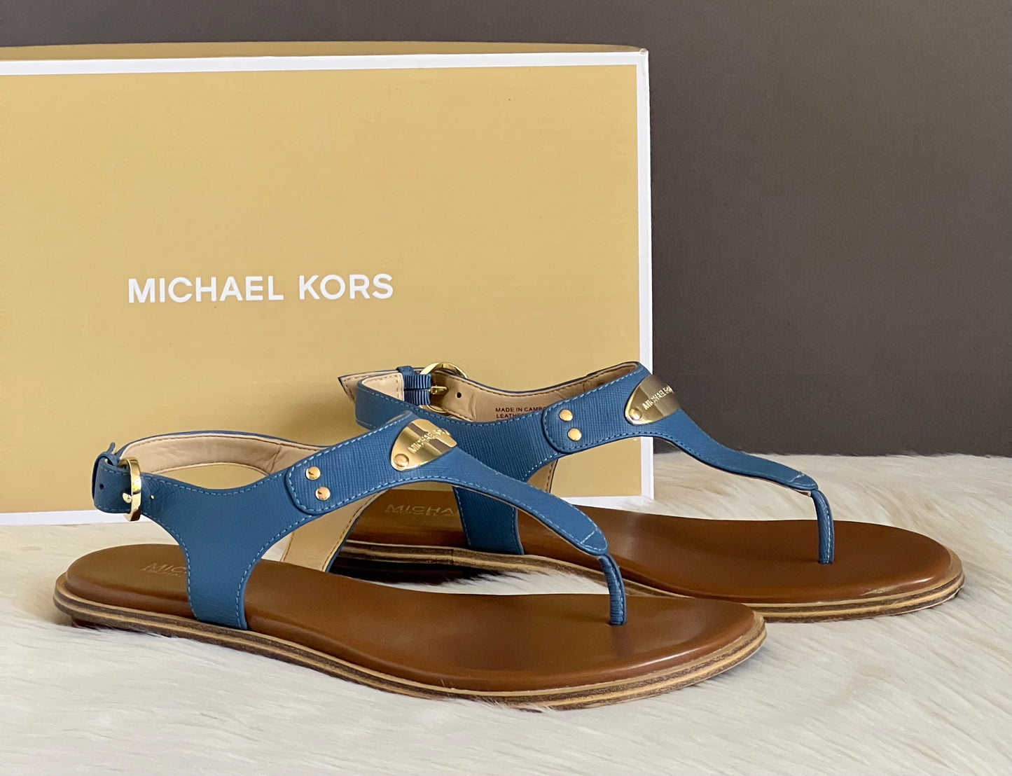 Michael Kors Logo Plate Leather Thong Sandal