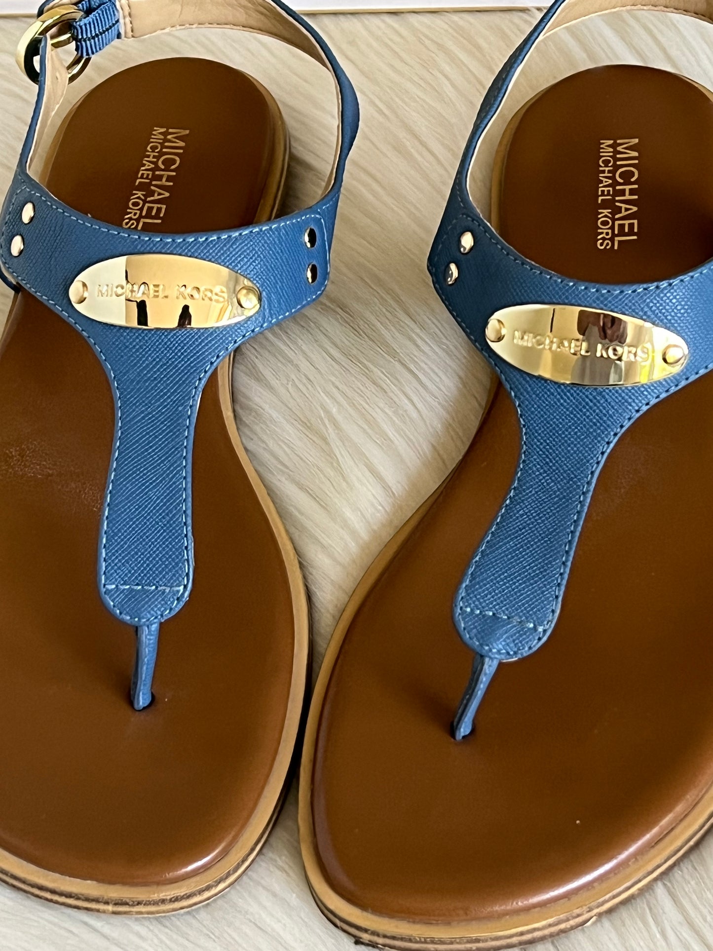 Michael Kors Logo Plate Leather Thong Sandal